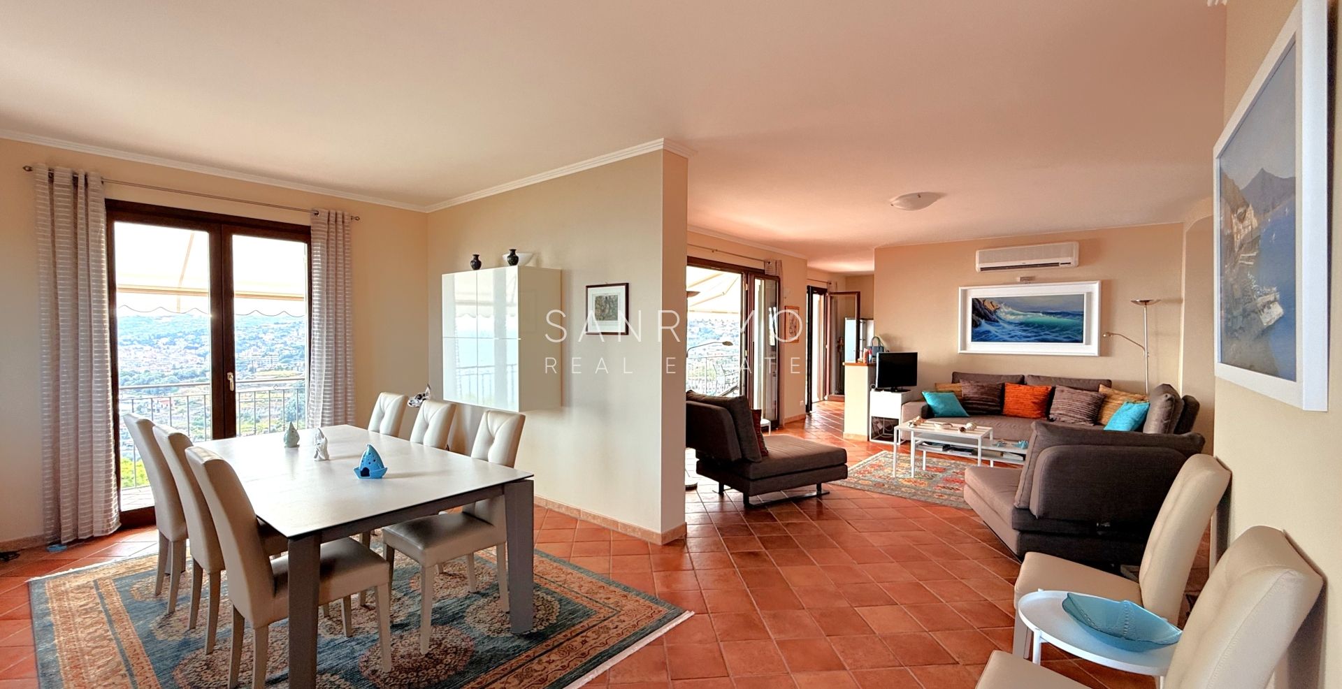 Prestigiosa villa con piscina e vista mare mozzafiato