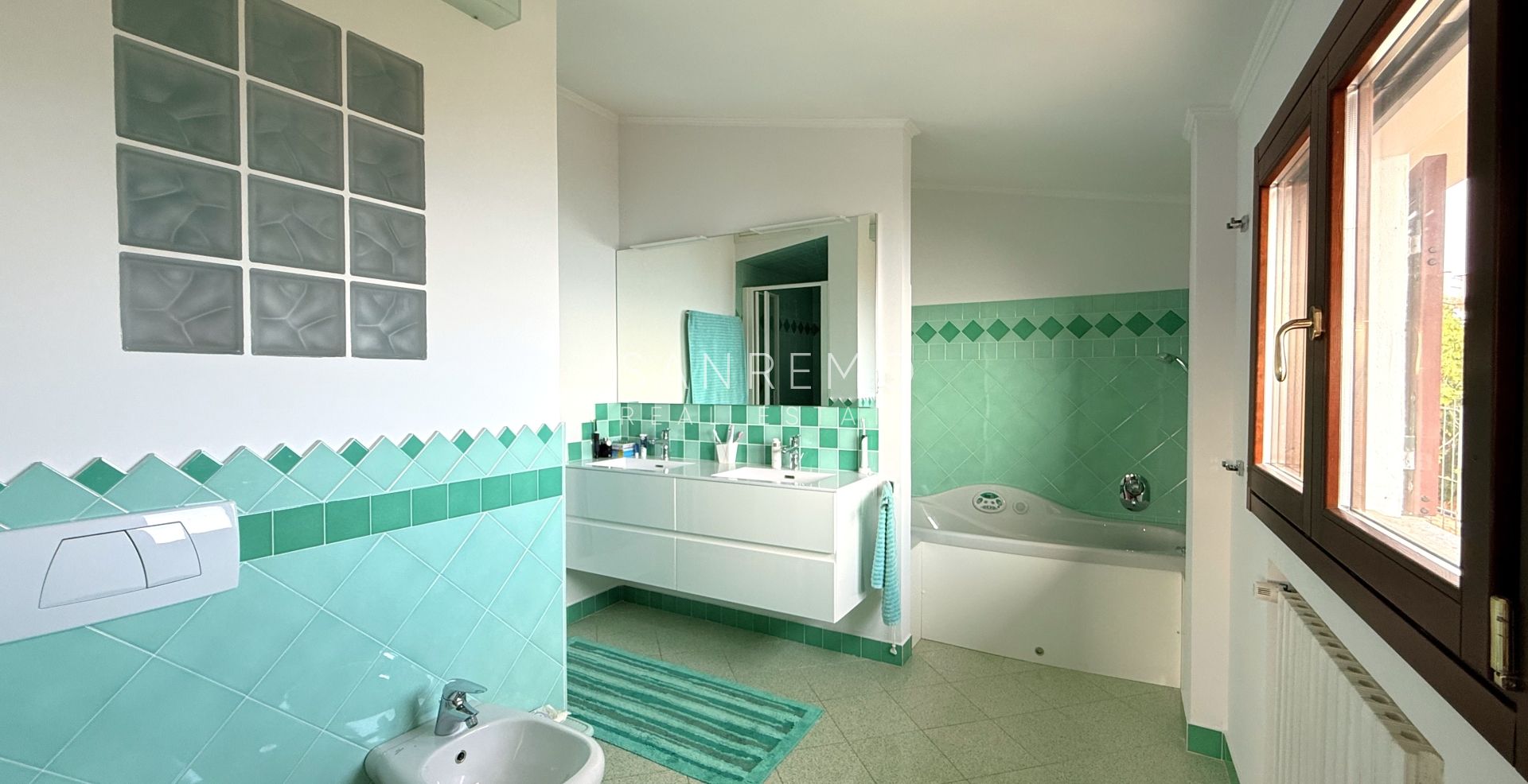 Prestigiosa villa con piscina e vista mare mozzafiato