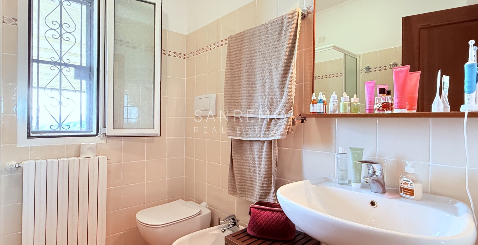 Prestigiosa villa con piscina e vista mare mozzafiato