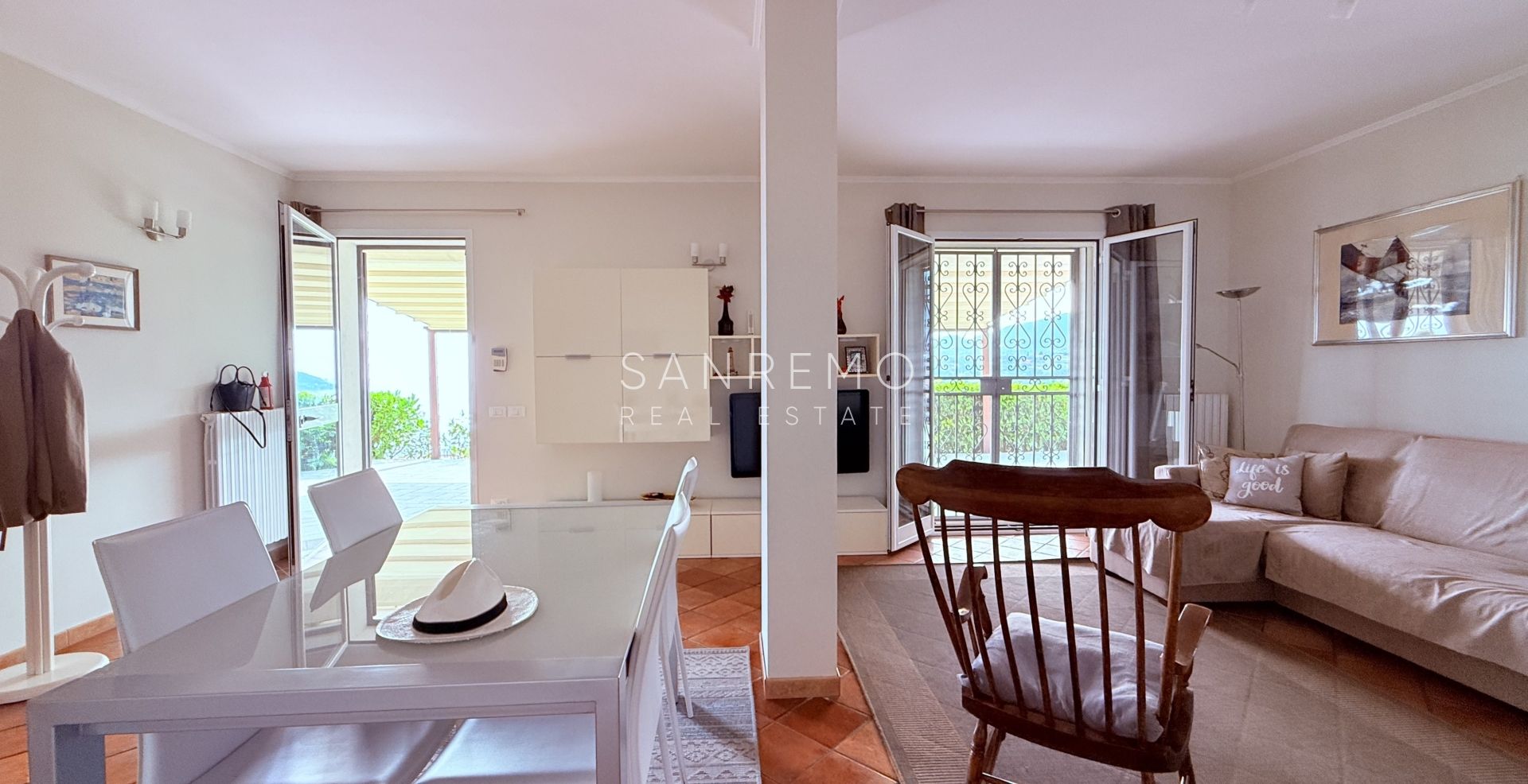 Prestigiosa villa con piscina e vista mare mozzafiato