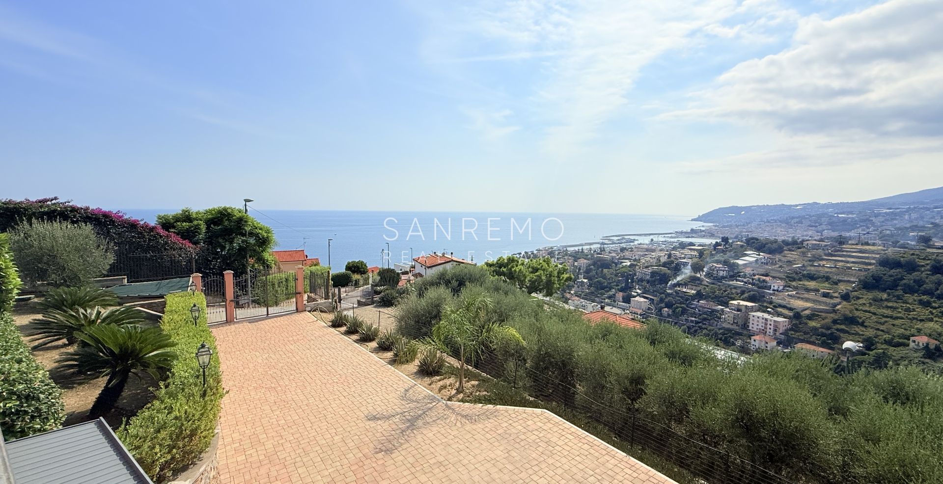 Prestigiosa villa con piscina e vista mare mozzafiato
