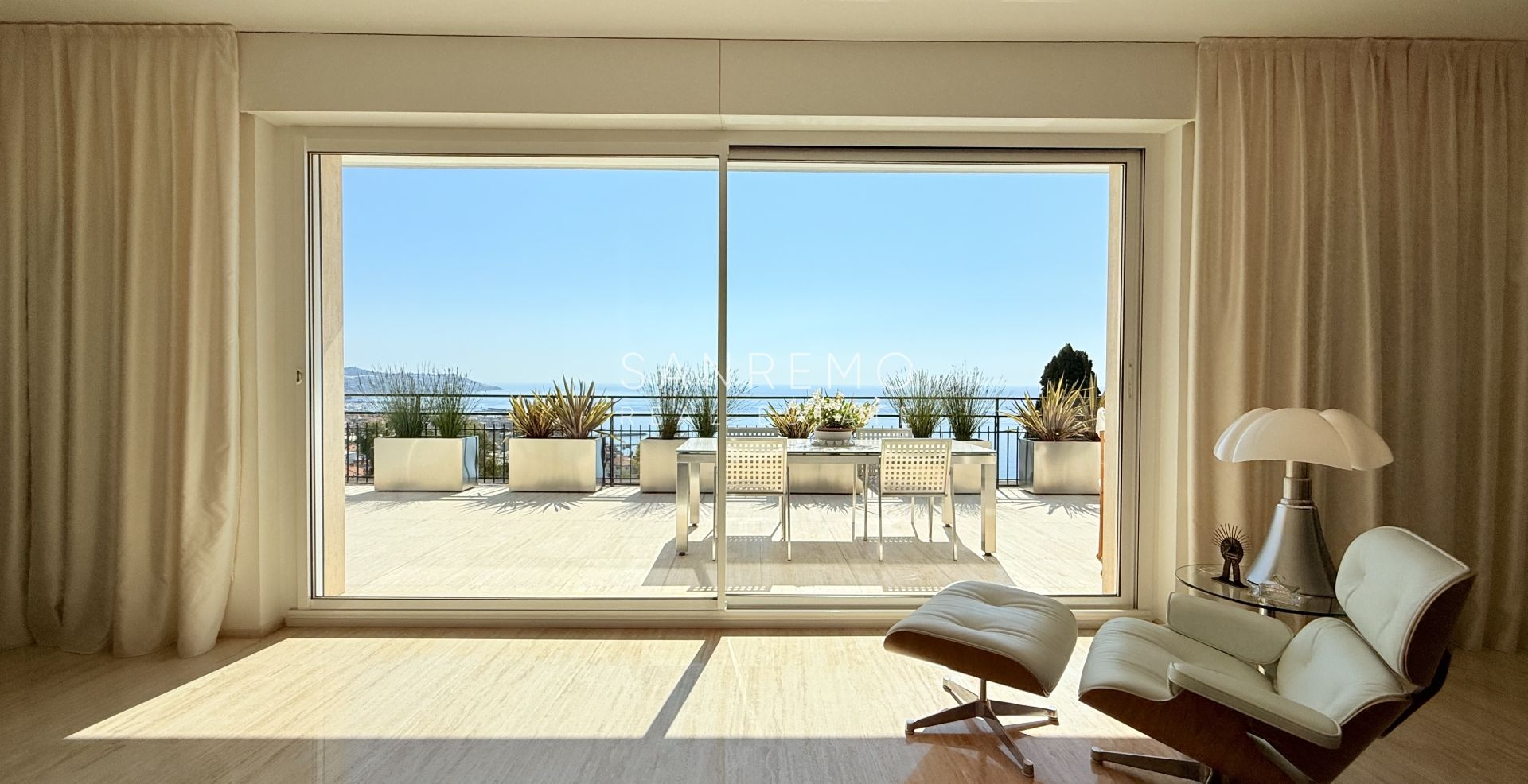Attico prestigioso con vista mare