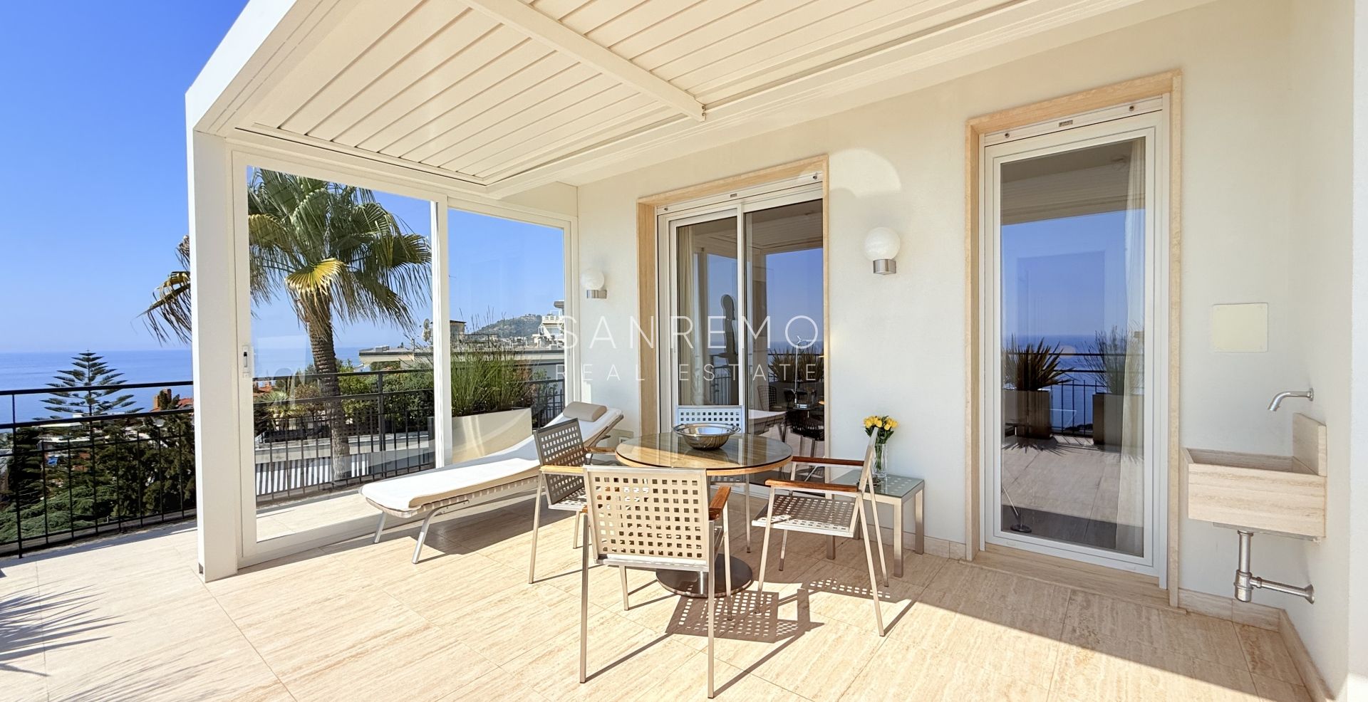 Attico prestigioso con vista mare