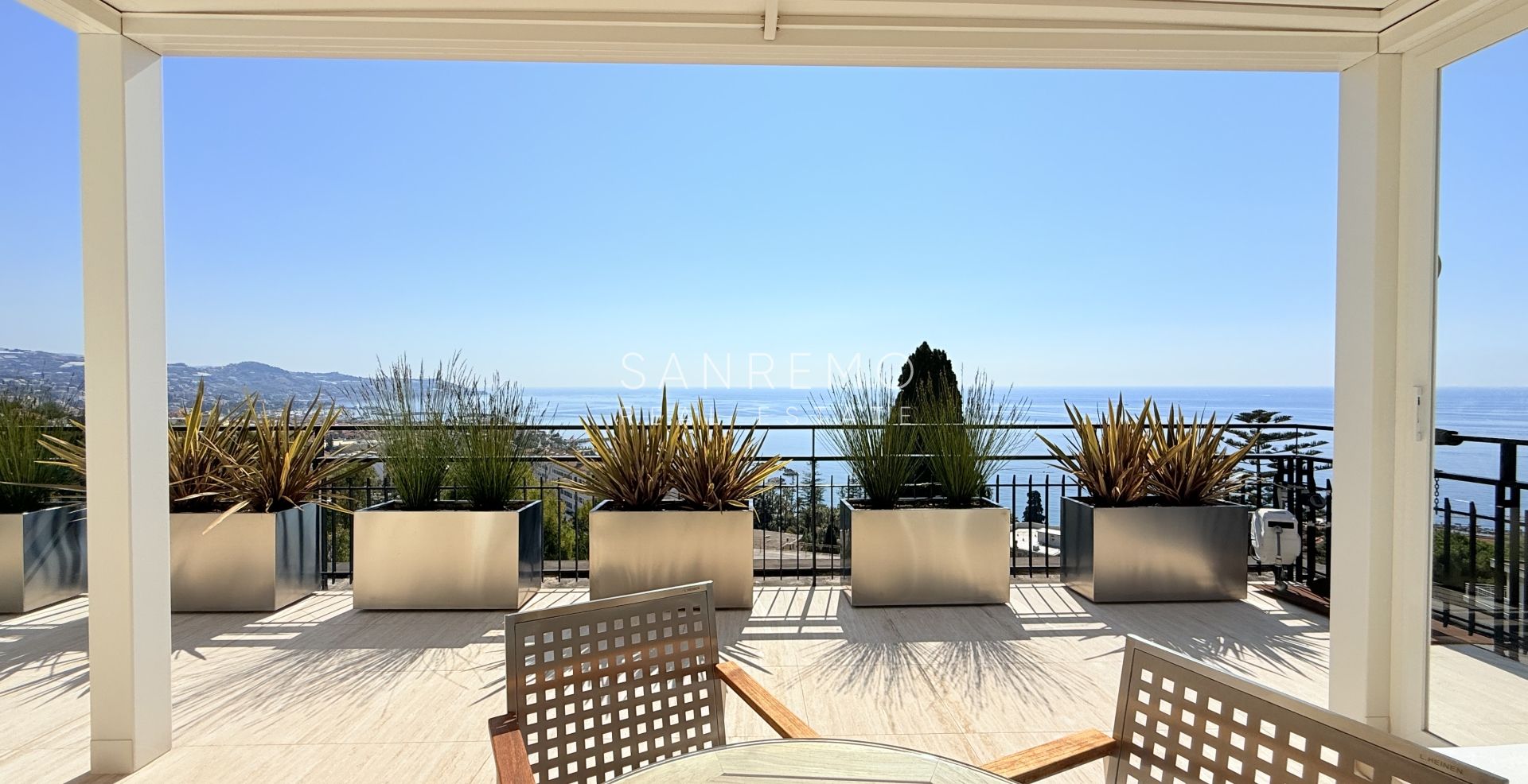 Attico prestigioso con vista mare