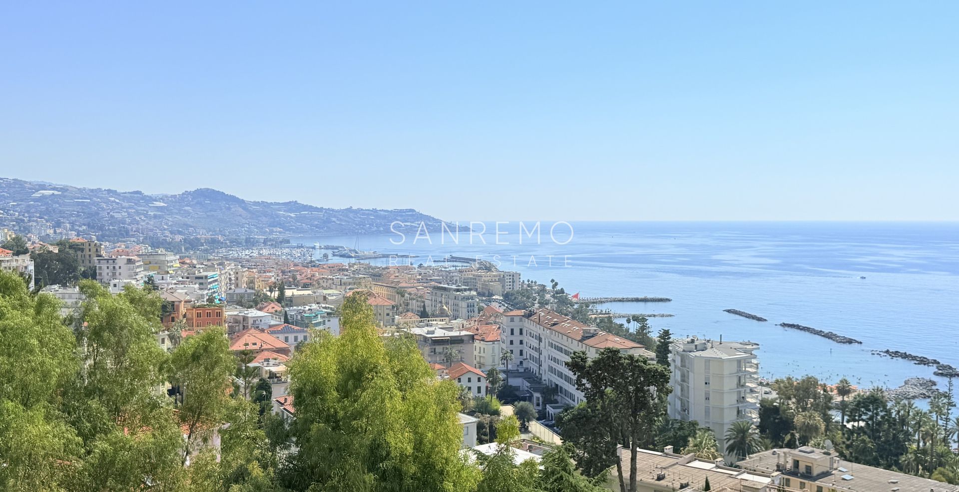 Attico prestigioso con vista mare