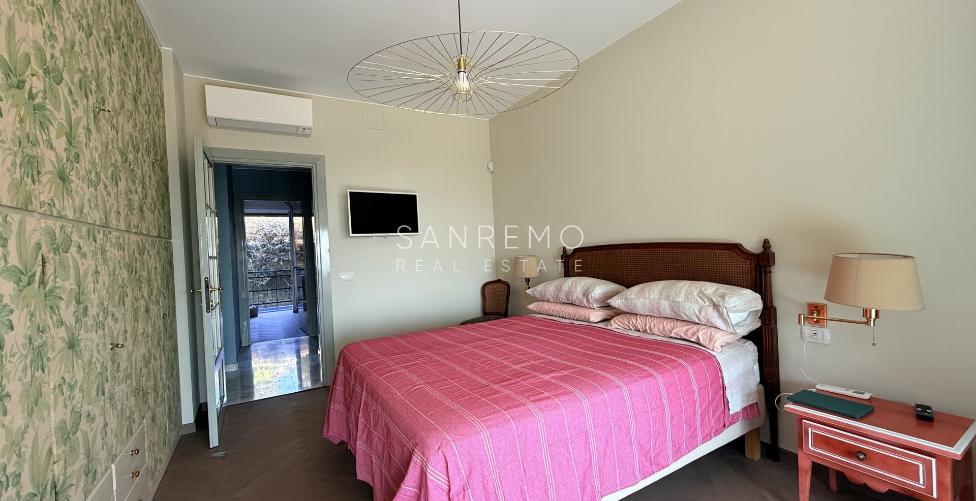 Appartamento ristrutturato con ampi spazi interni e godibile terrazza con vista mare