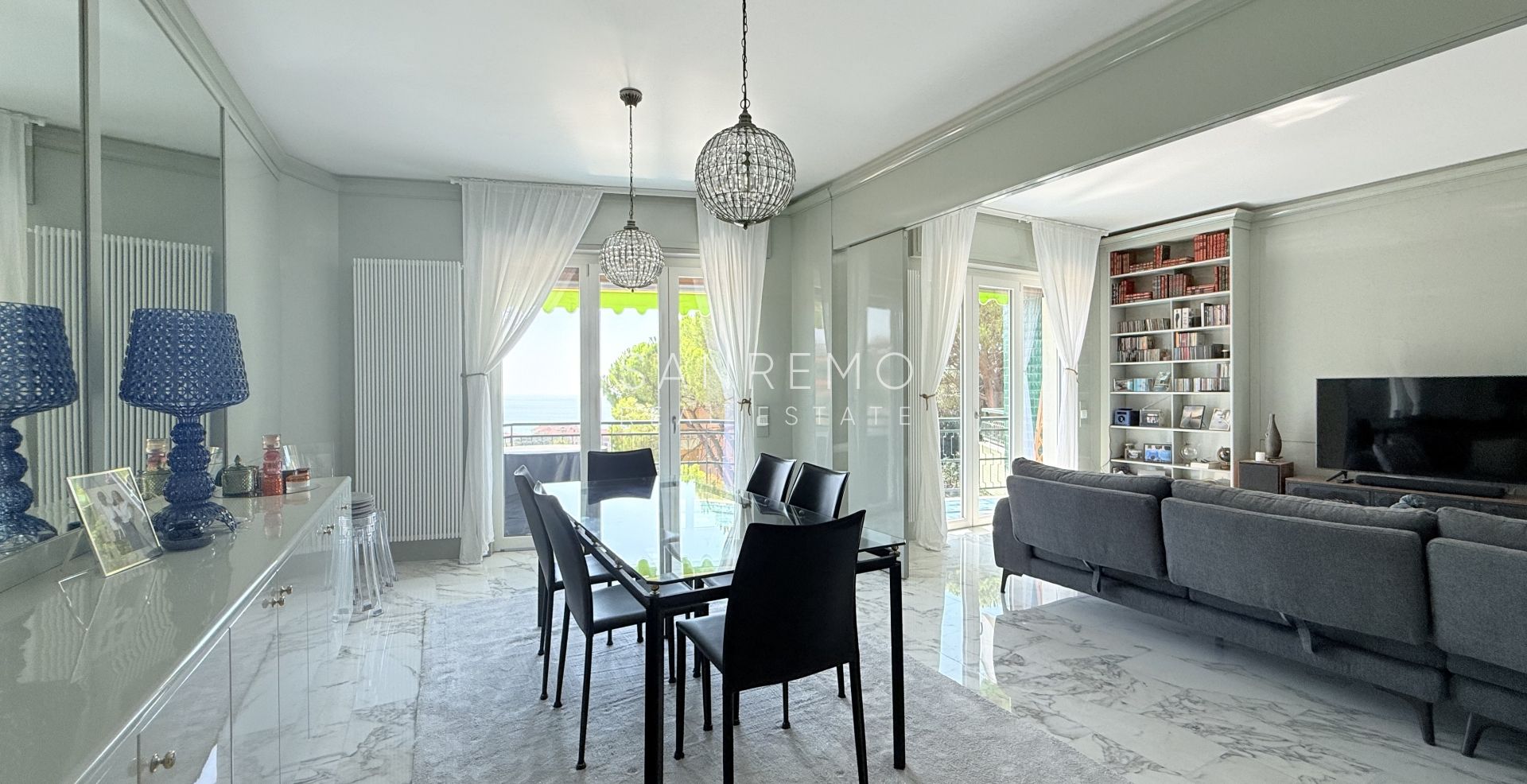 Appartamento ristrutturato con ampi spazi interni e godibile terrazza con vista mare