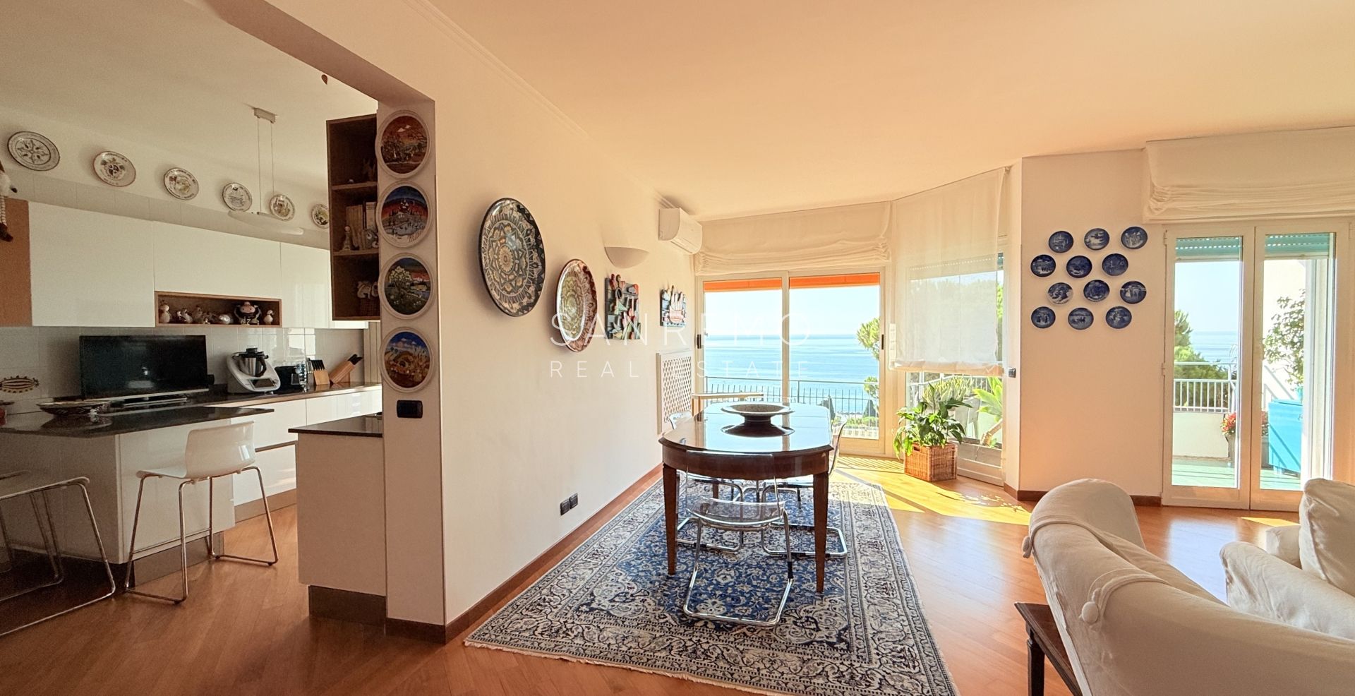 Splendido e luminoso appartamento totalmente ristrutturato in complesso signorile con piscina