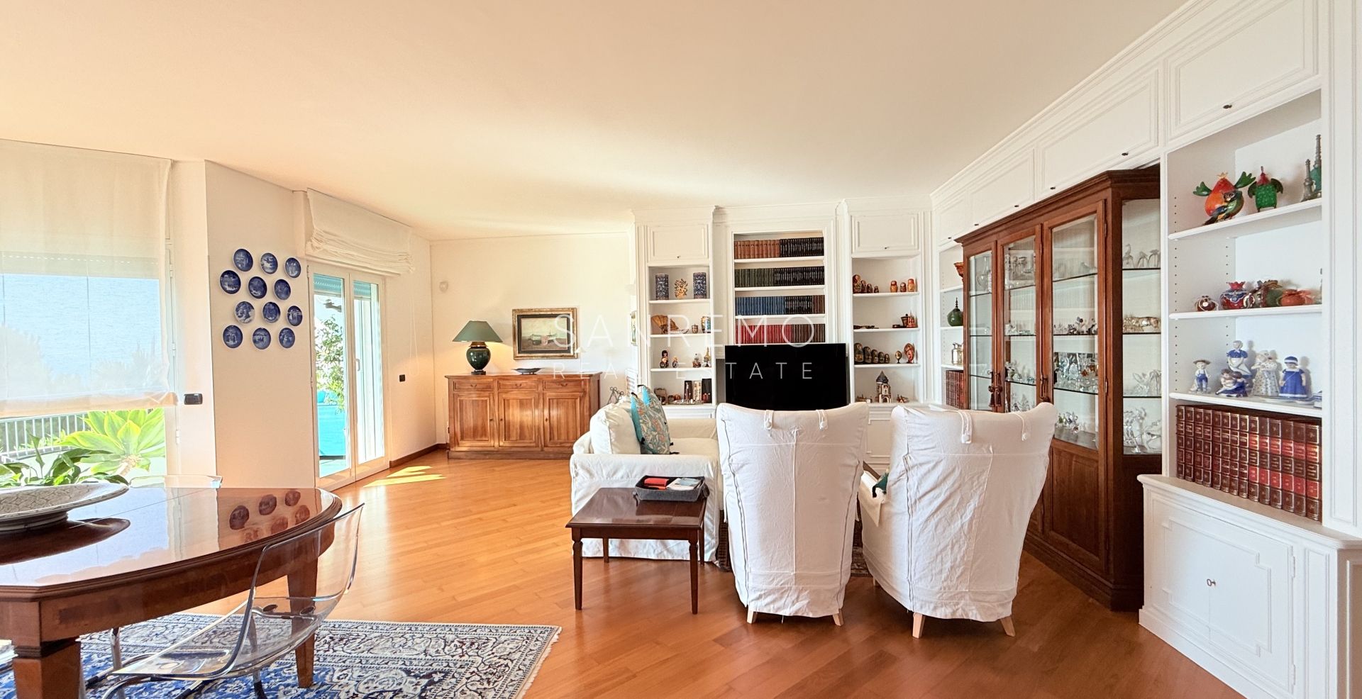 Splendido e luminoso appartamento totalmente ristrutturato in complesso signorile con piscina