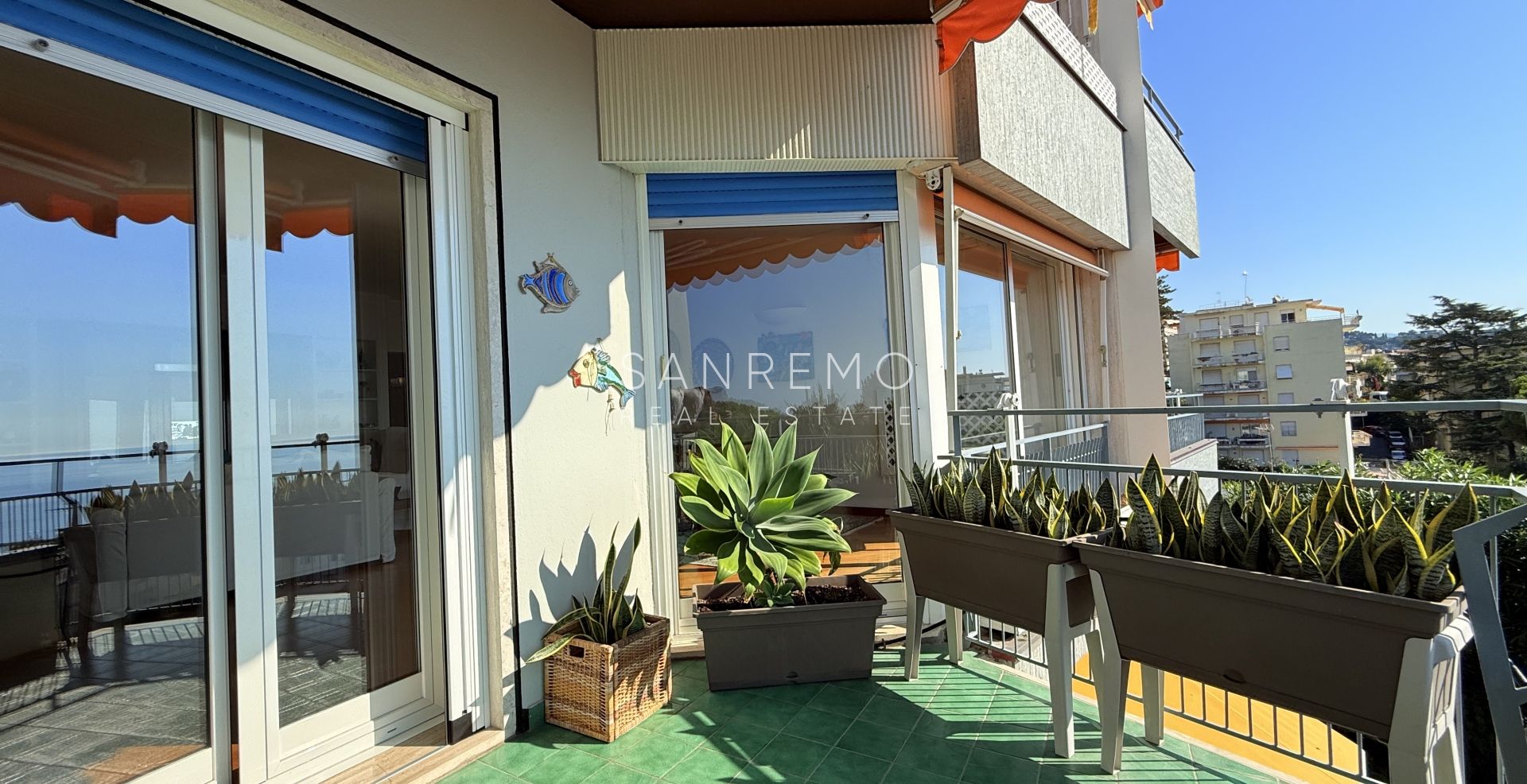 Splendido e luminoso appartamento totalmente ristrutturato in complesso signorile con piscina