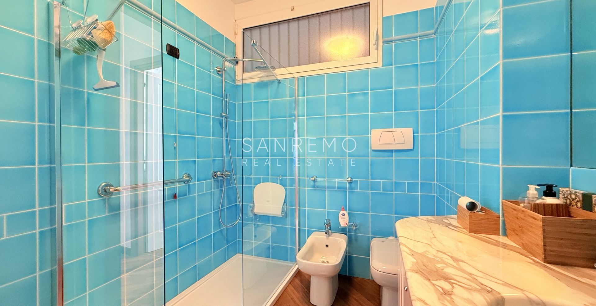 Splendido e luminoso appartamento totalmente ristrutturato in complesso signorile con piscina