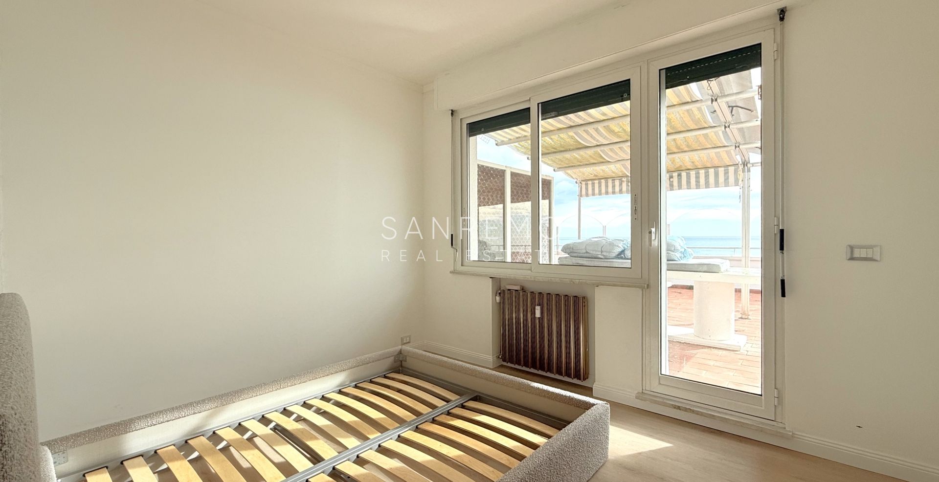 Attico con affaccio diretto sul mare