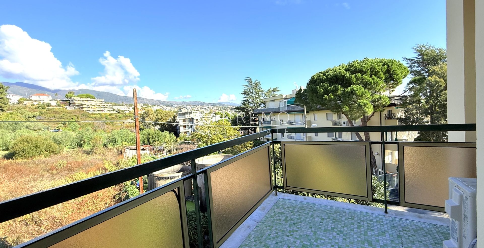 Grazioso bilocale in complesso con portineria a pochi passi dal mare