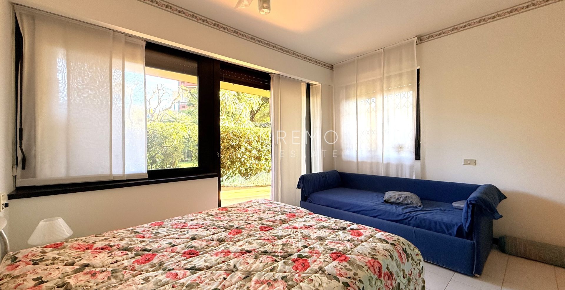 Trilocale sul mare in elegante complesso con piscina