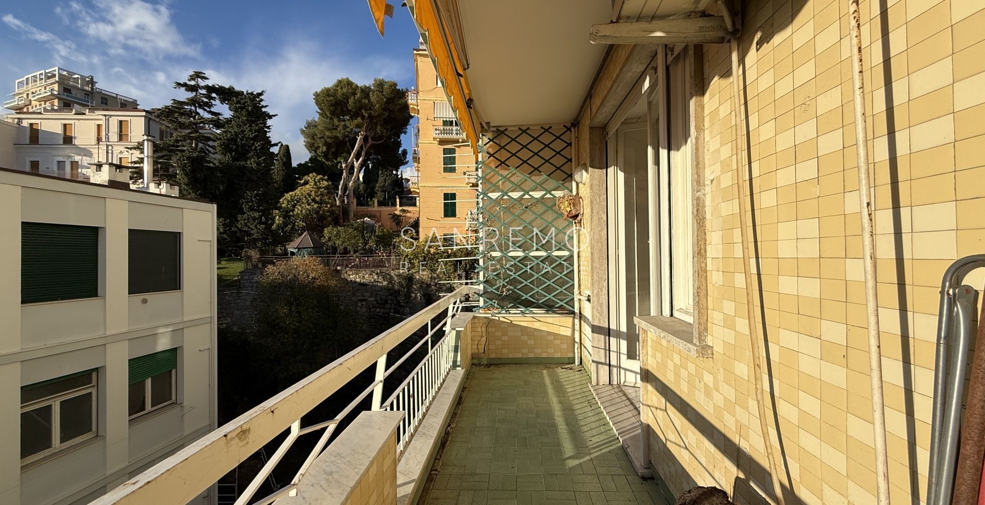 Luminoso bilocale con terrazzo in condominio signorile 