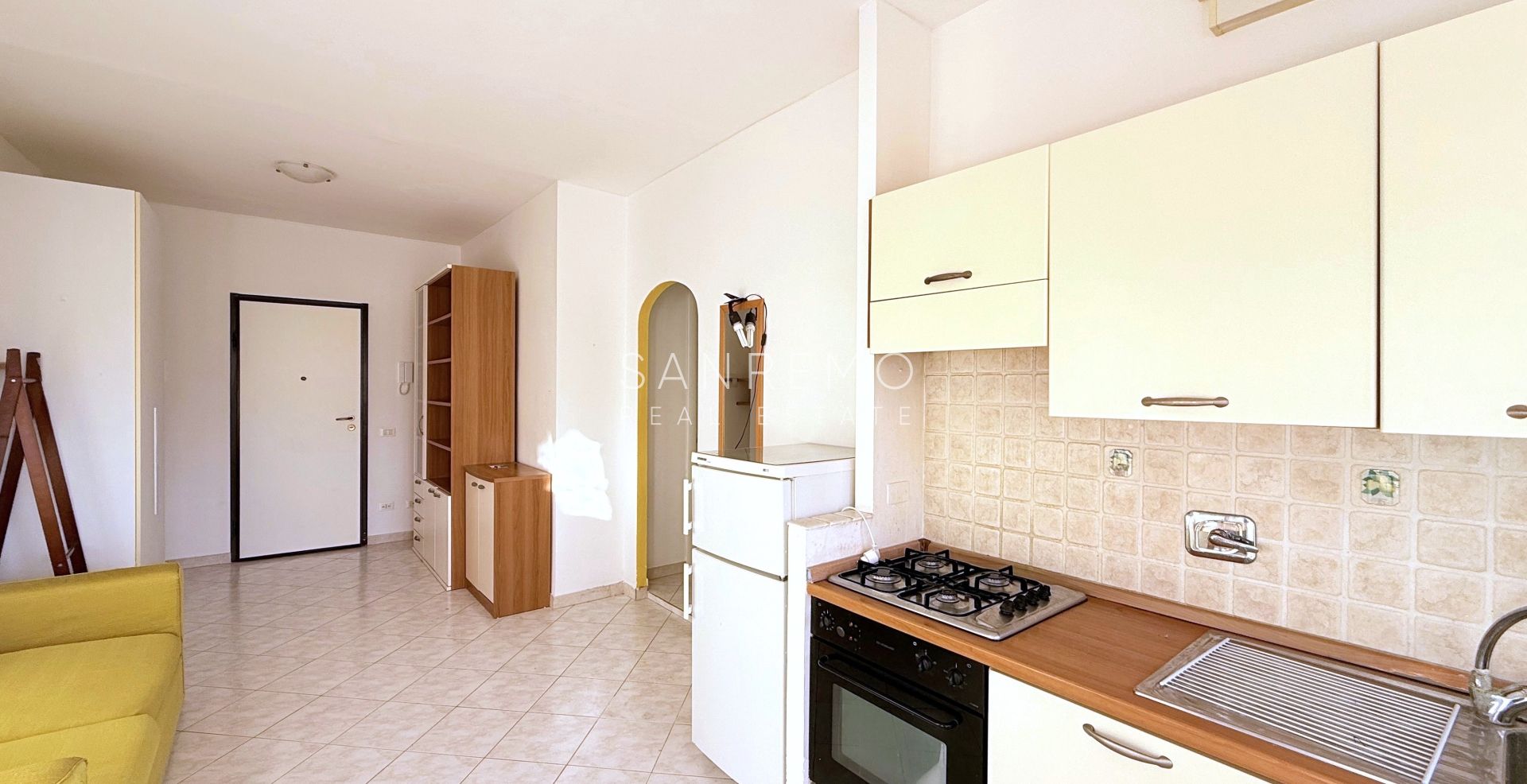 Luminoso bilocale con terrazzo in condominio signorile 