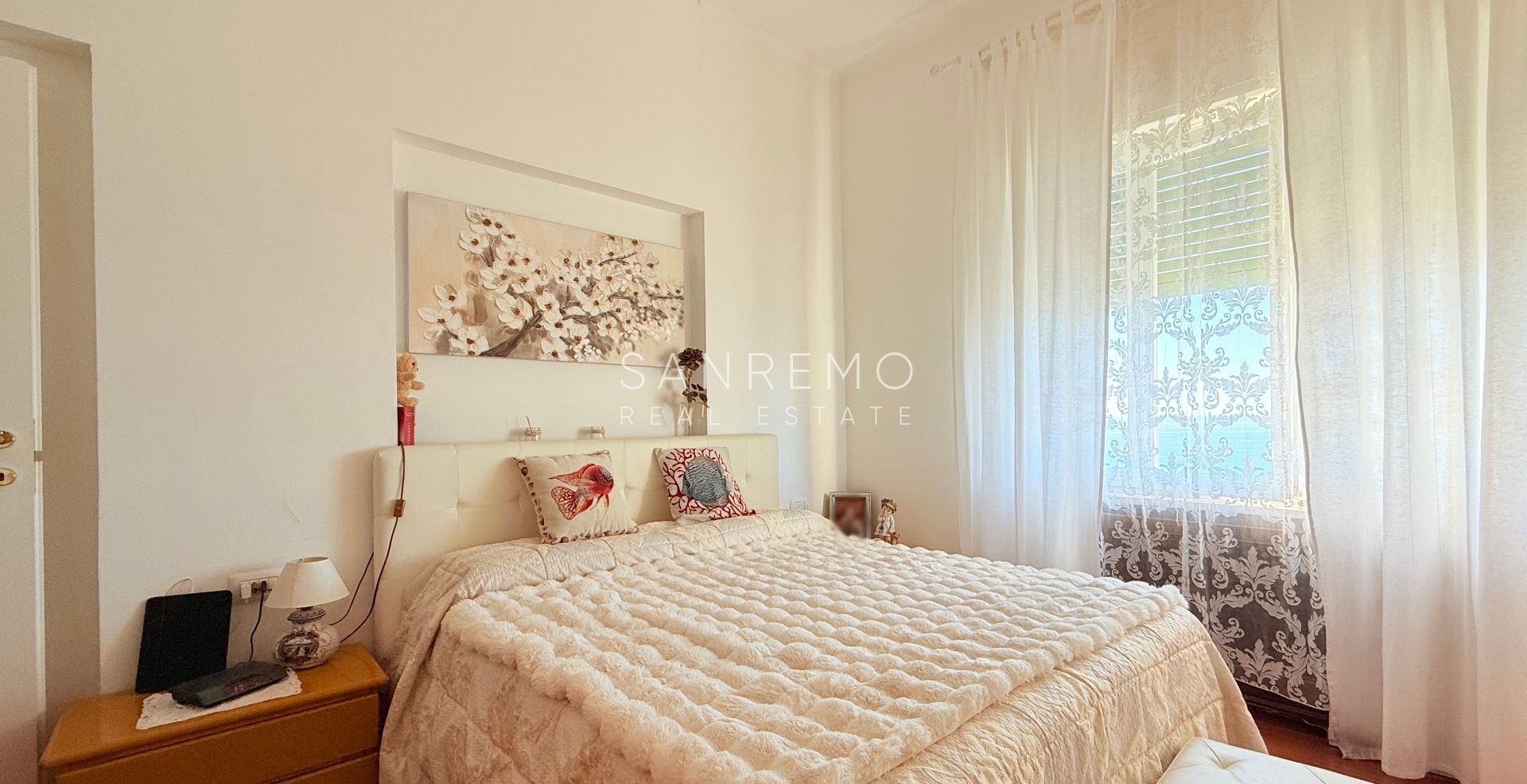 Appartamento su due livelli con bellissima vista su tutto il golfo di Ospedaletti