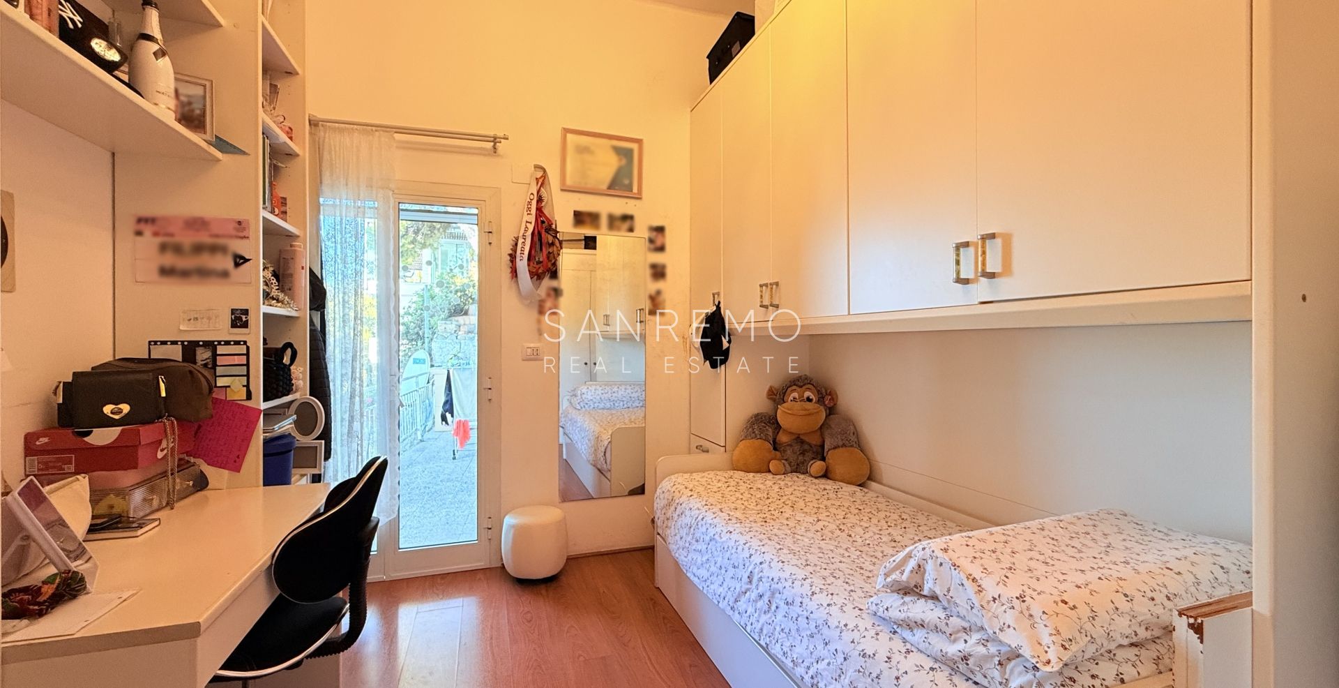 Appartamento su due livelli con bellissima vista su tutto il golfo di Ospedaletti