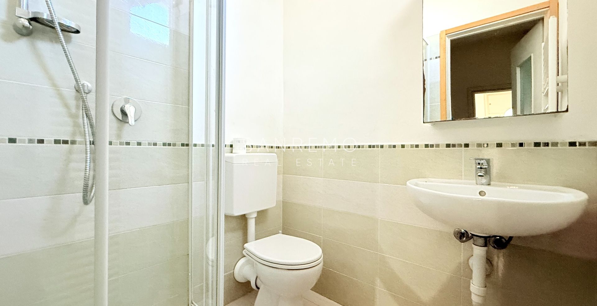 Appartamento di 130 mq con terrazzo in posizione pianeggiante ed a pochi passi dalle spiagge e della pista ciclabile