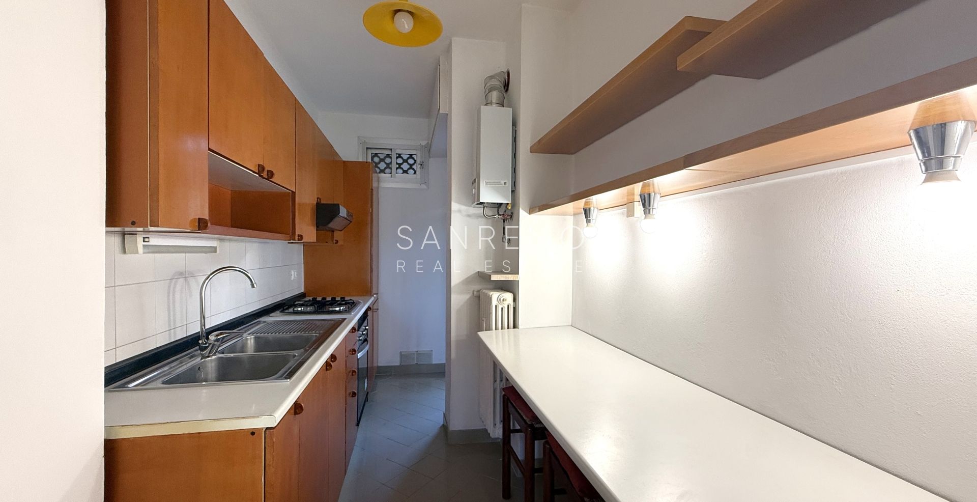 Luminoso trilocale con terrazzino a pochi passi dai giardini di Villa Ormond