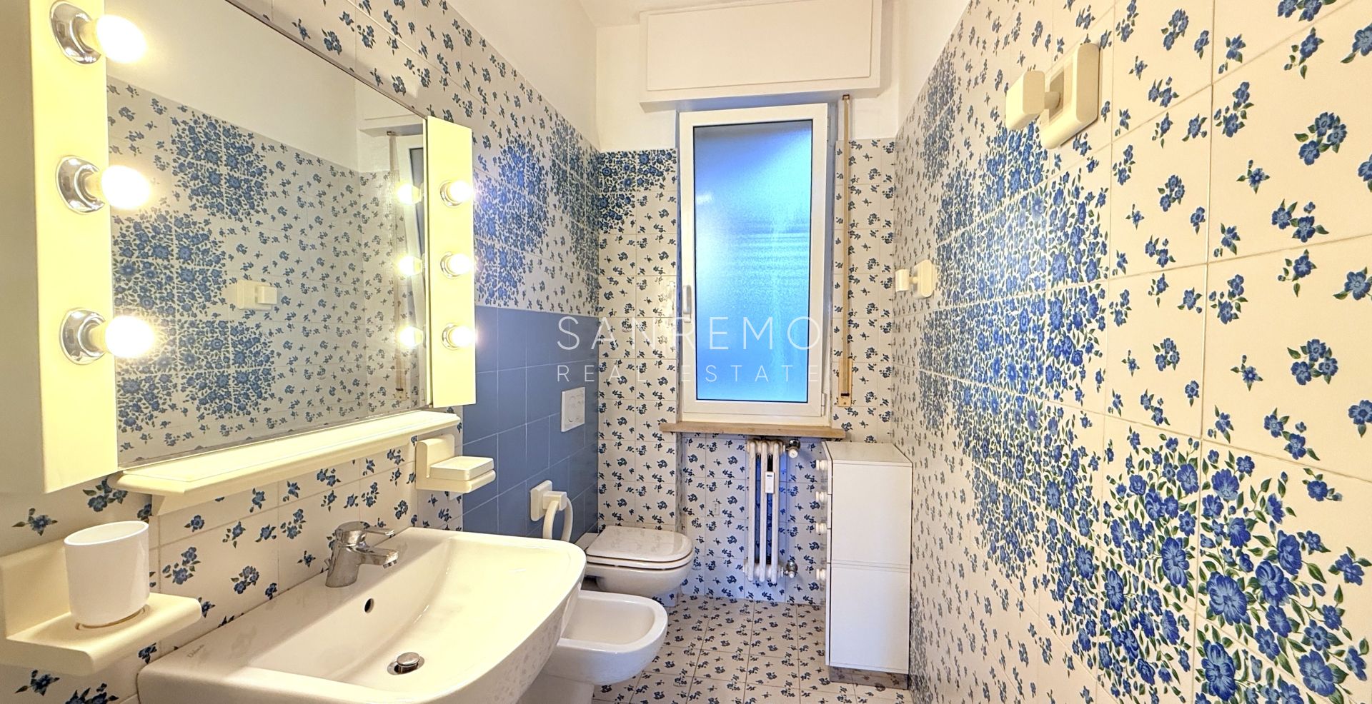 Luminoso trilocale con terrazzino a pochi passi dai giardini di Villa Ormond