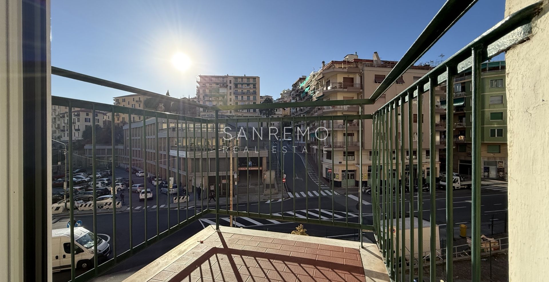  Luminoso e soleggiato appartamento con doppia esposizione e due terrazzini