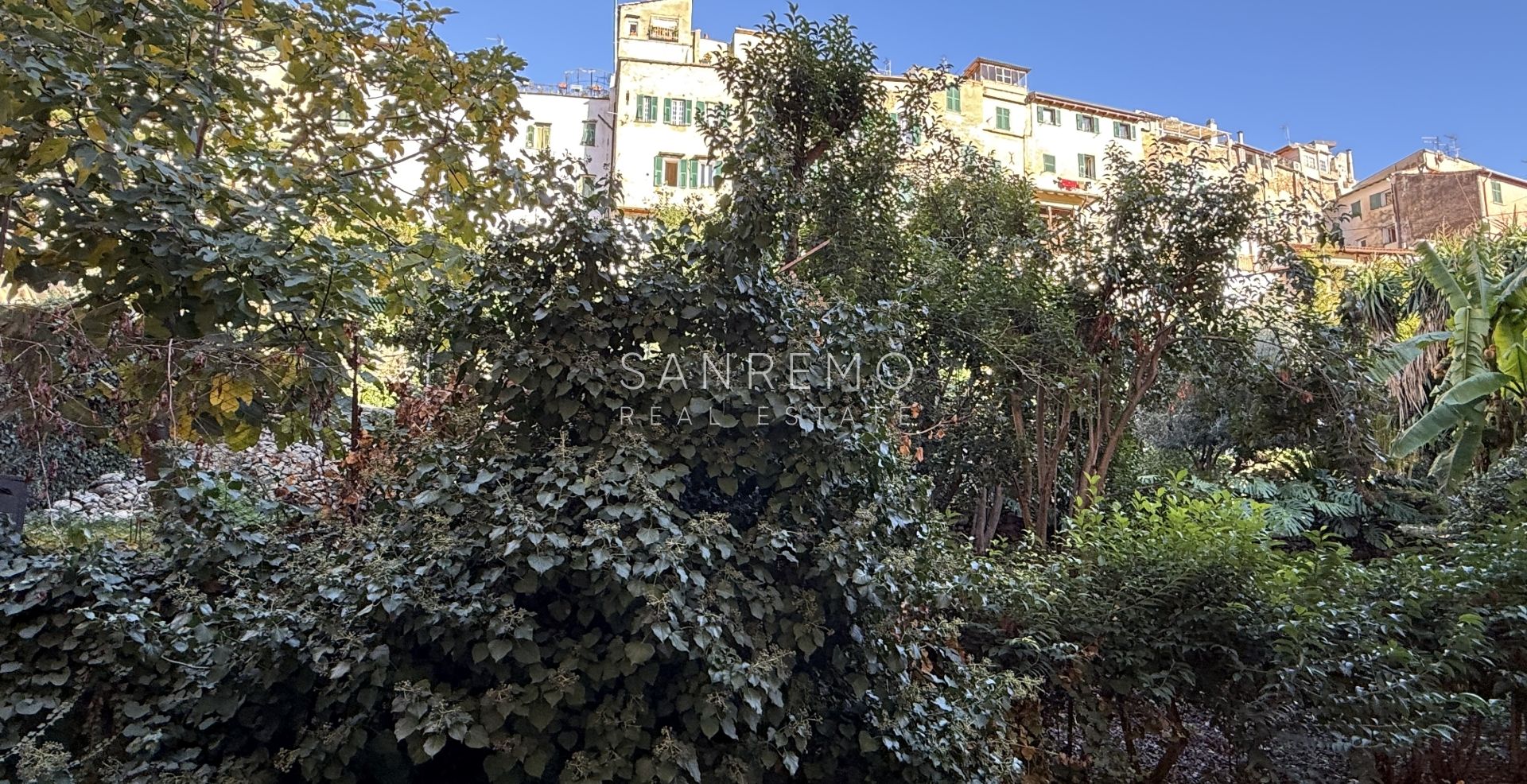  Luminoso e soleggiato appartamento con doppia esposizione e due terrazzini