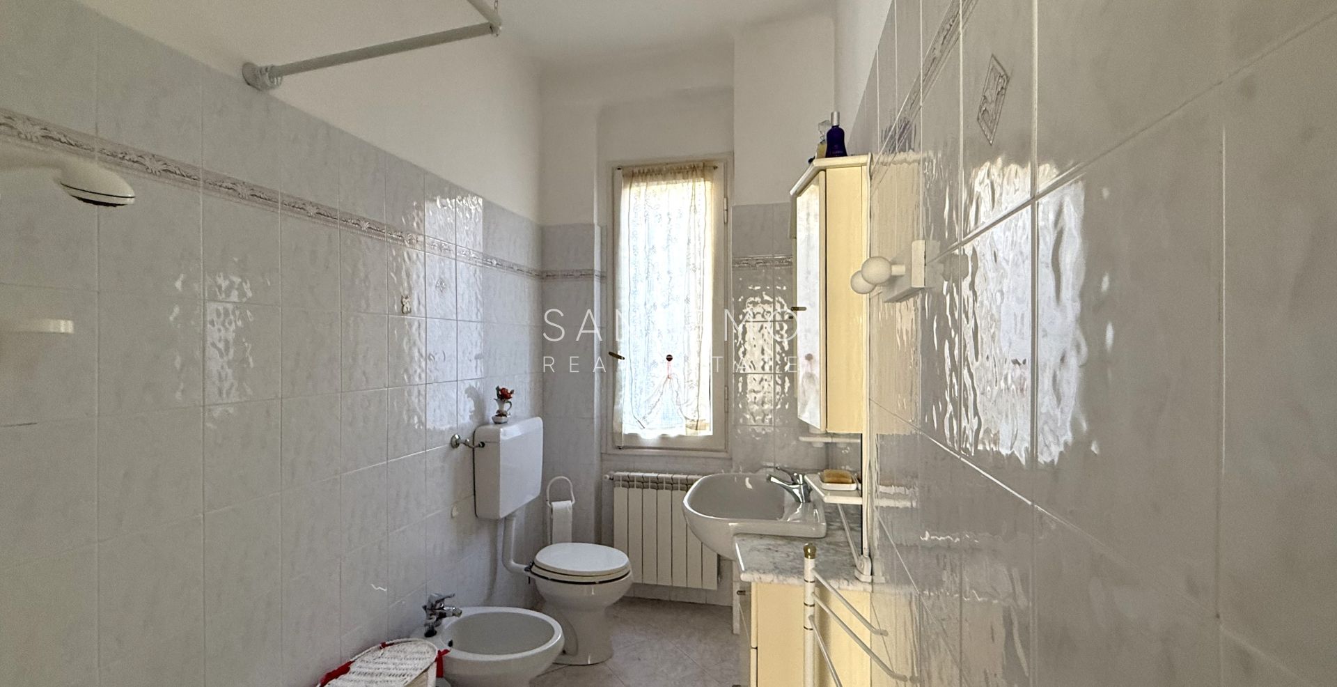  Luminoso e soleggiato appartamento con doppia esposizione e due terrazzini