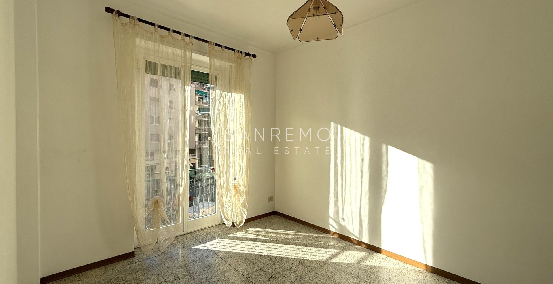  Luminoso e soleggiato appartamento con doppia esposizione e due terrazzini