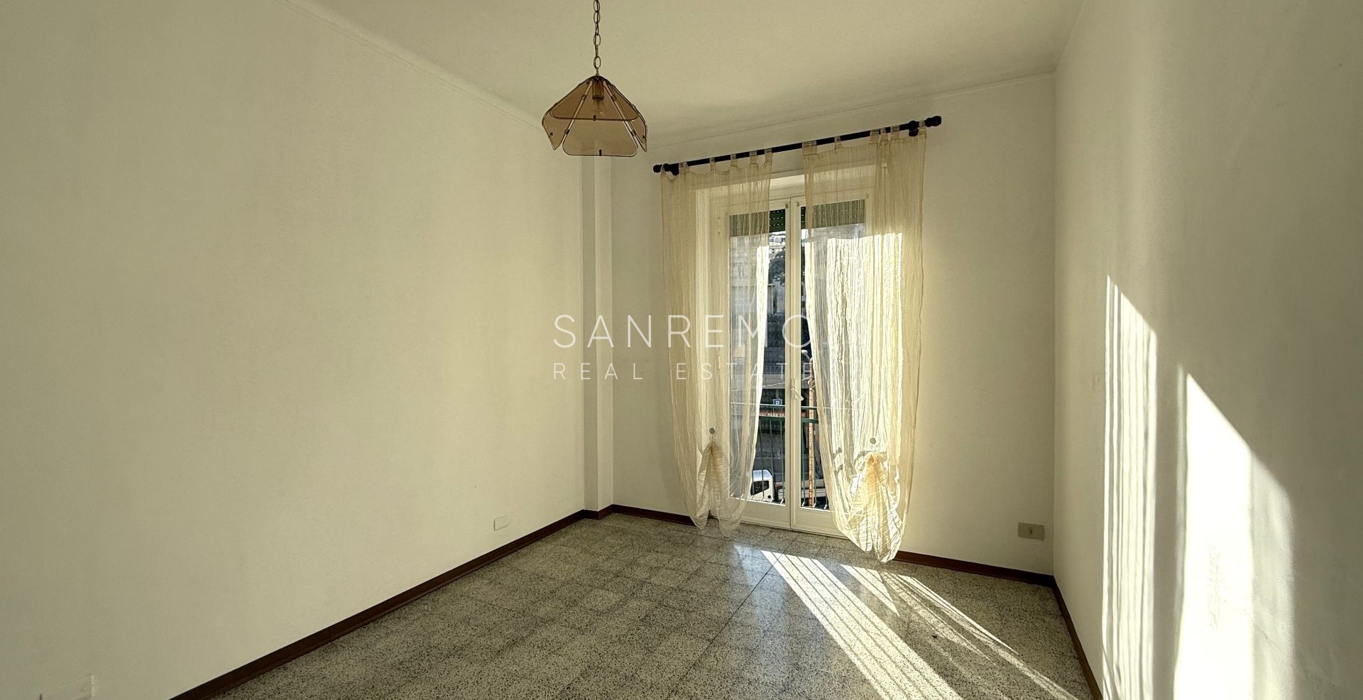  Luminoso e soleggiato appartamento con doppia esposizione e due terrazzini