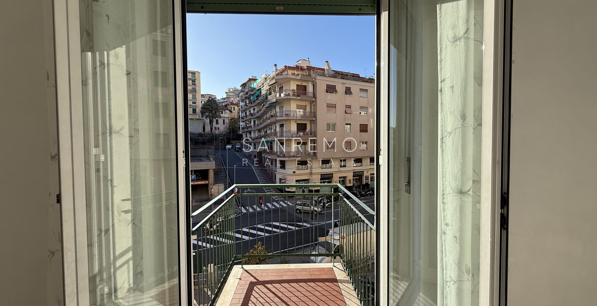  Luminoso e soleggiato appartamento con doppia esposizione e due terrazzini