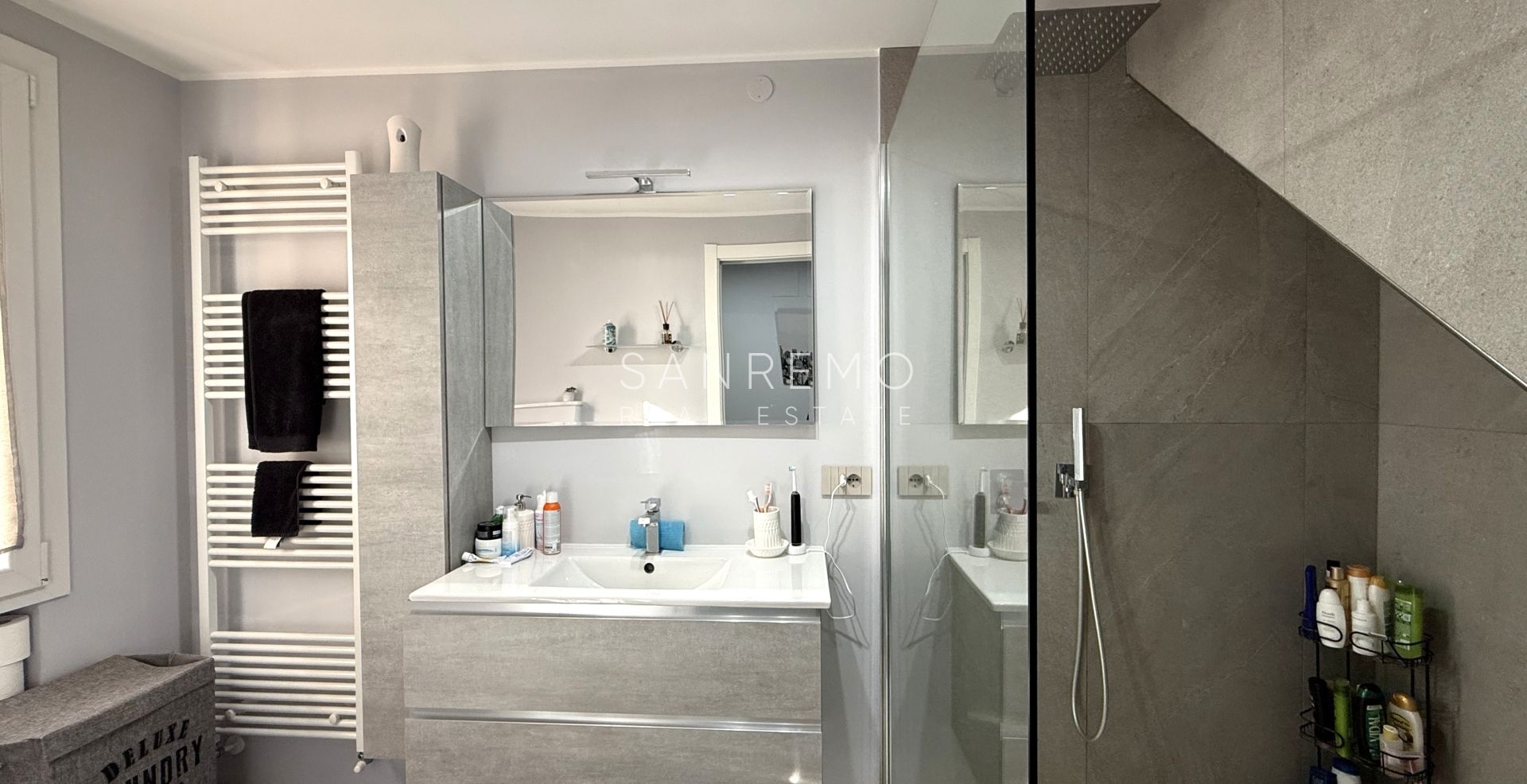 Appartamento su due livelli in complesso residenziale con piscina