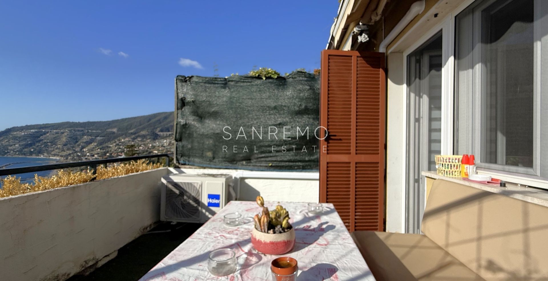 Appartamento su due livelli in complesso residenziale con piscina