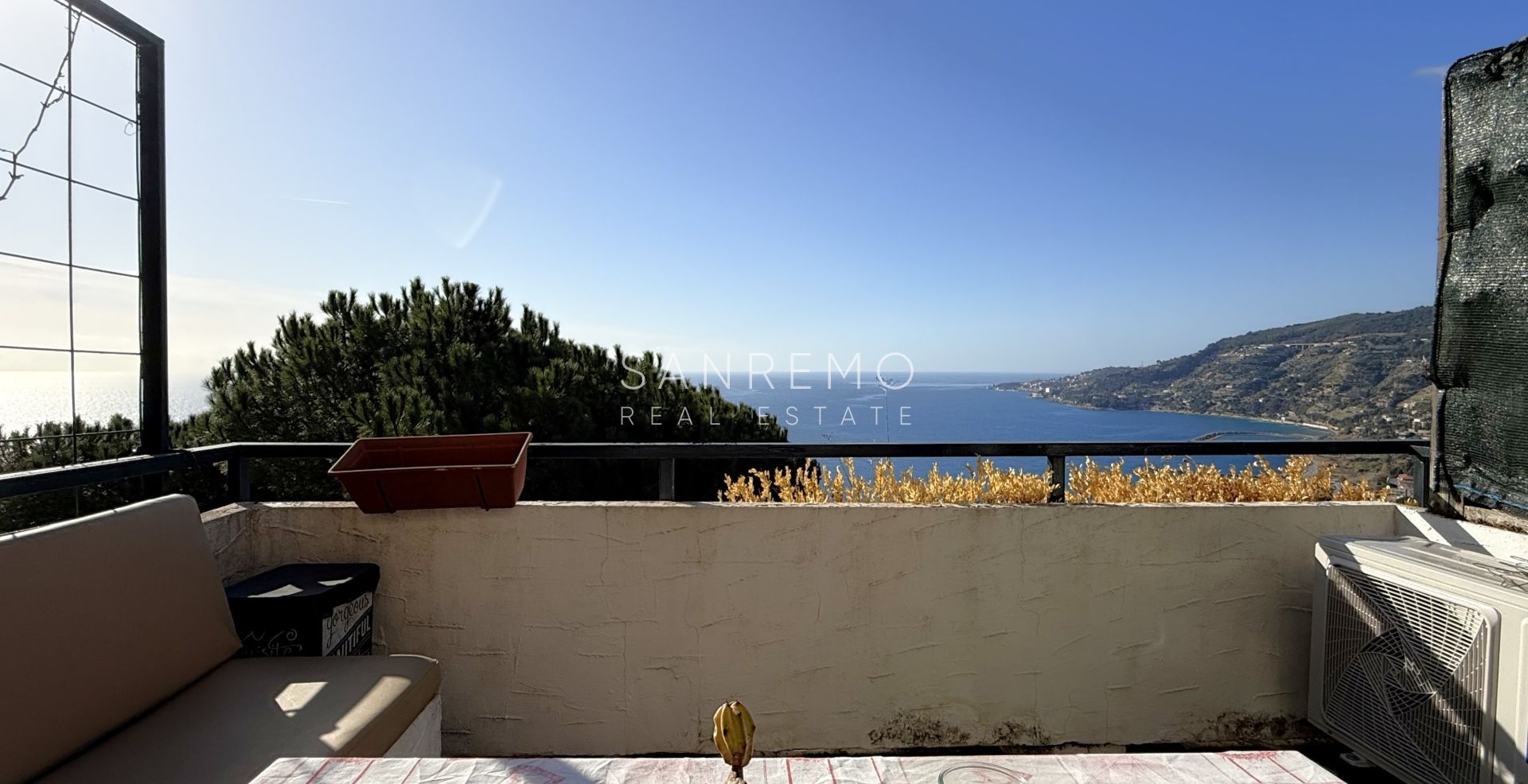 Appartamento su due livelli in complesso residenziale con piscina