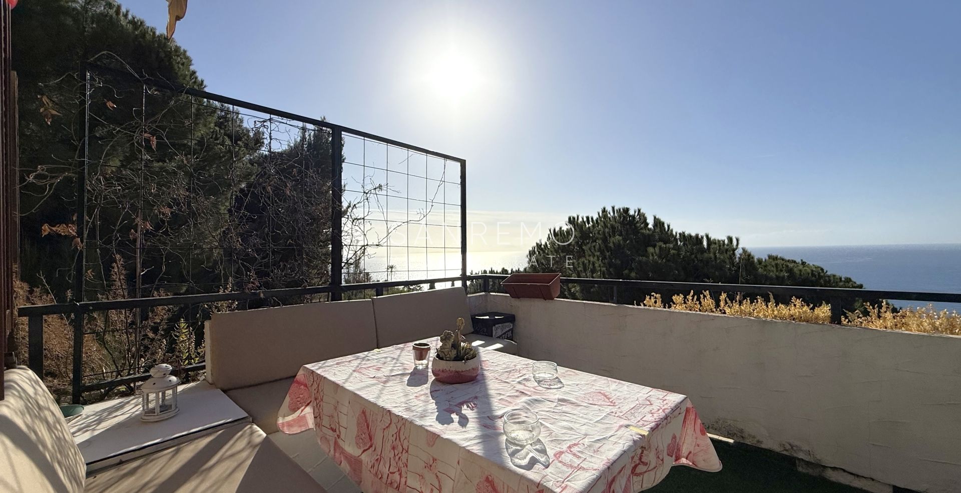 Appartamento su due livelli in complesso residenziale con piscina