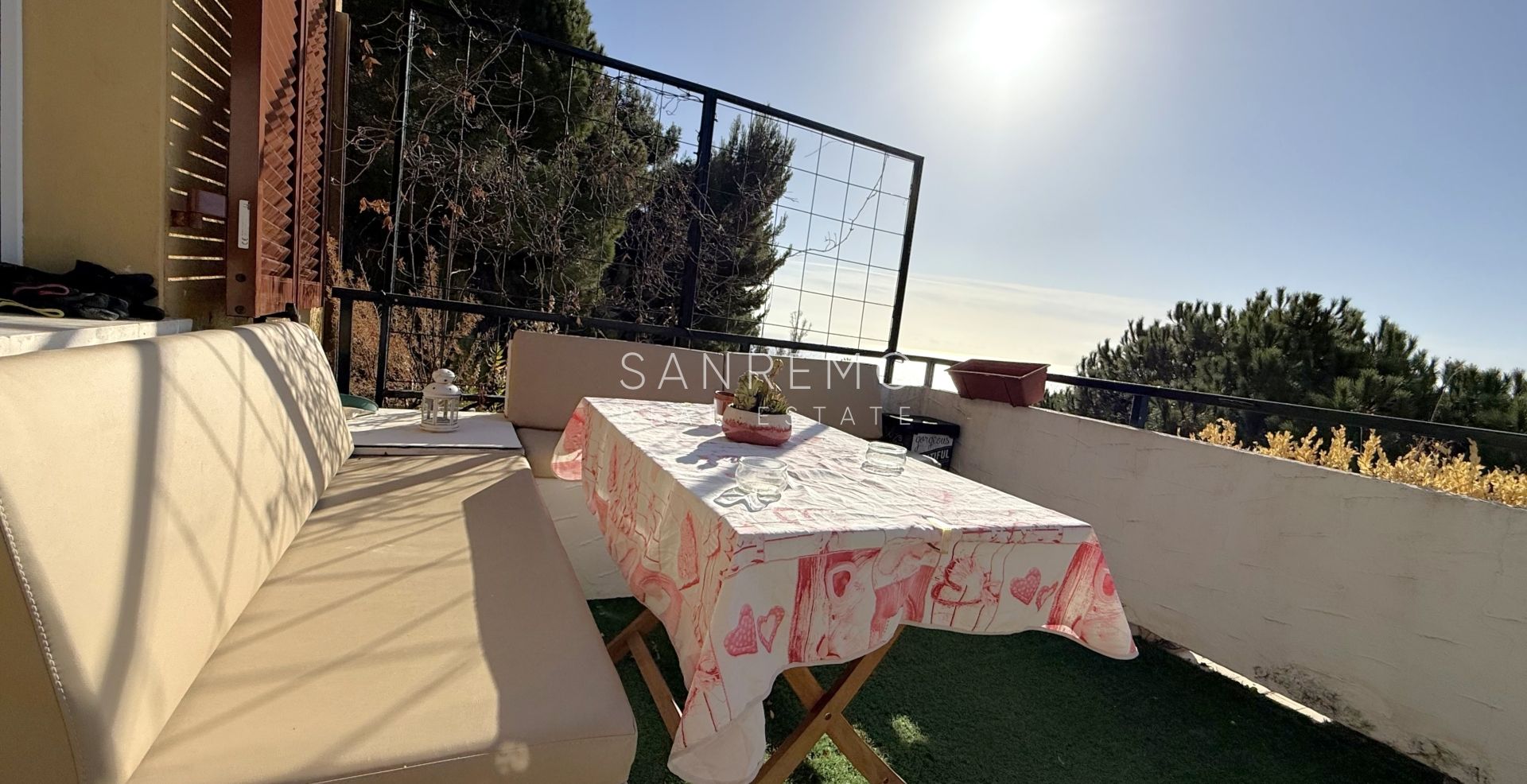 Appartamento su due livelli in complesso residenziale con piscina