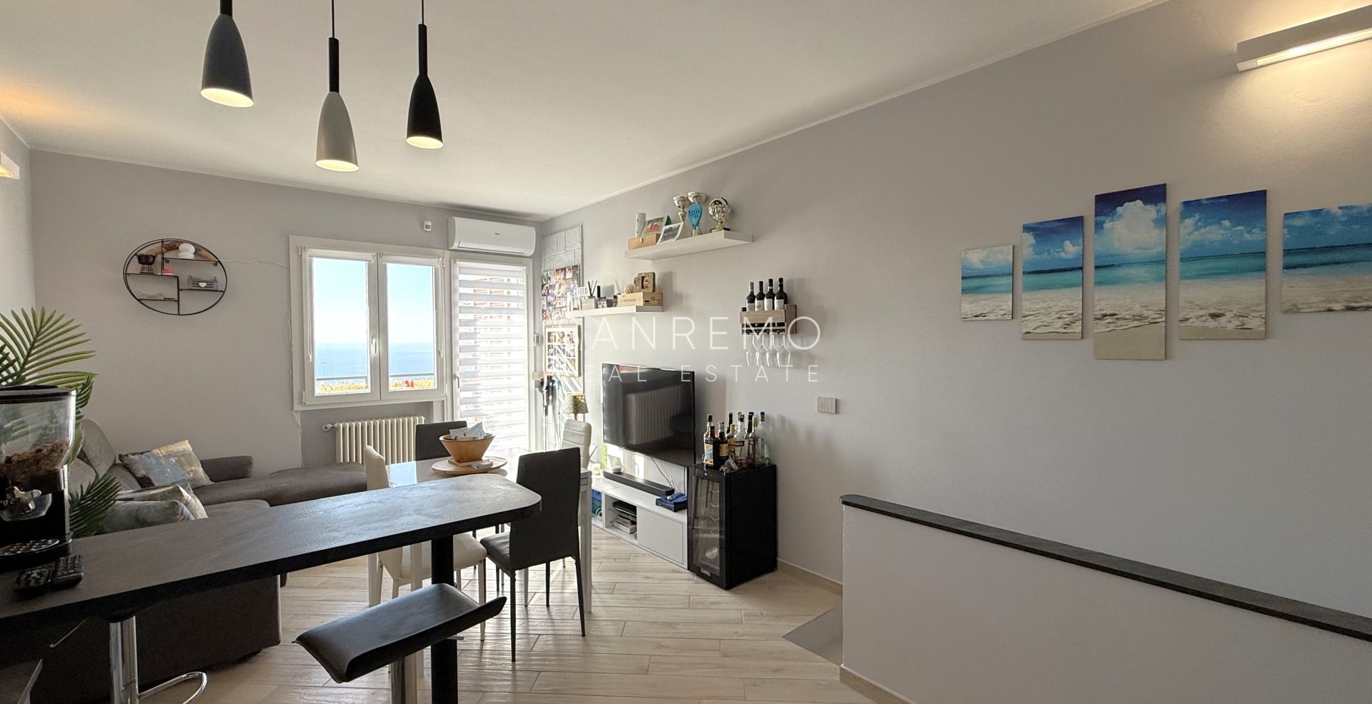 Appartamento su due livelli in complesso residenziale con piscina