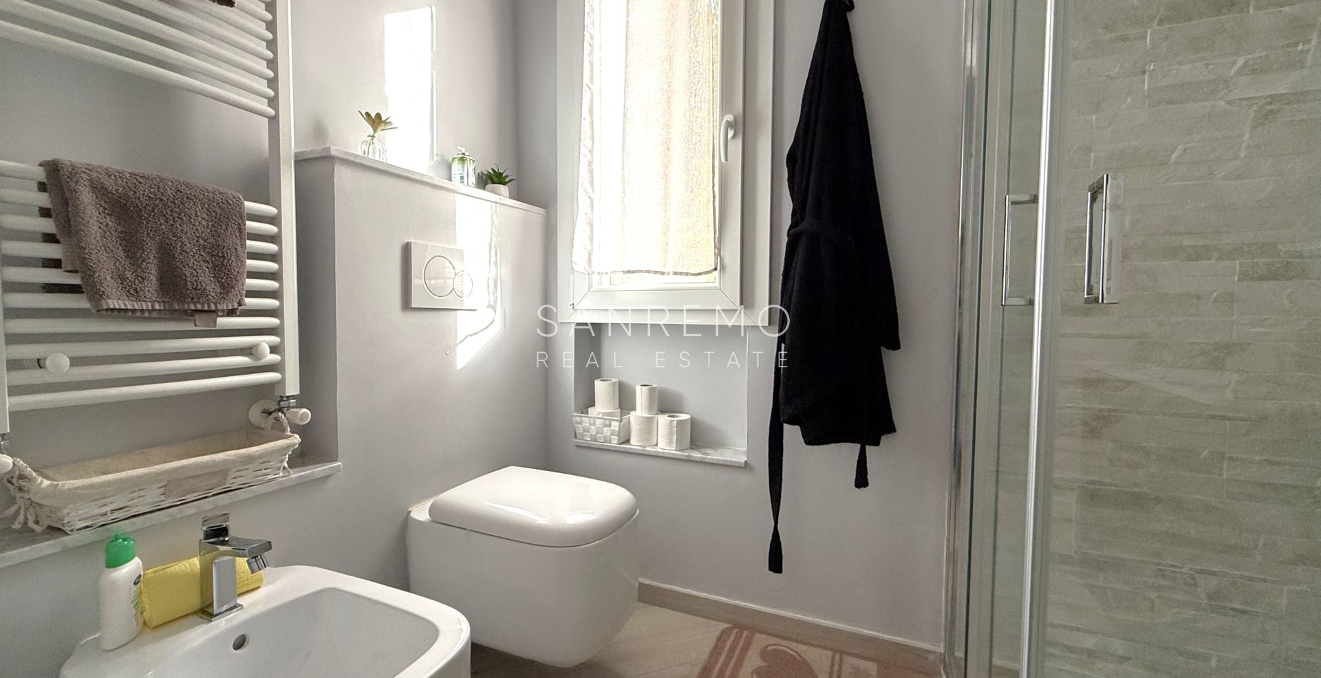 Appartamento su due livelli in complesso residenziale con piscina