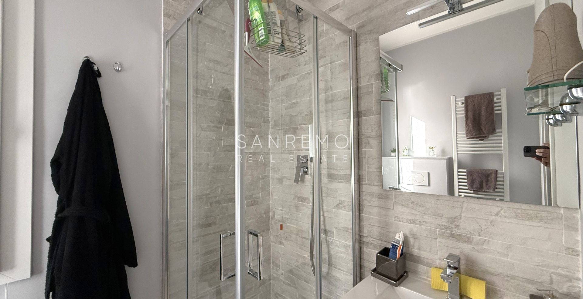 Appartamento su due livelli in complesso residenziale con piscina