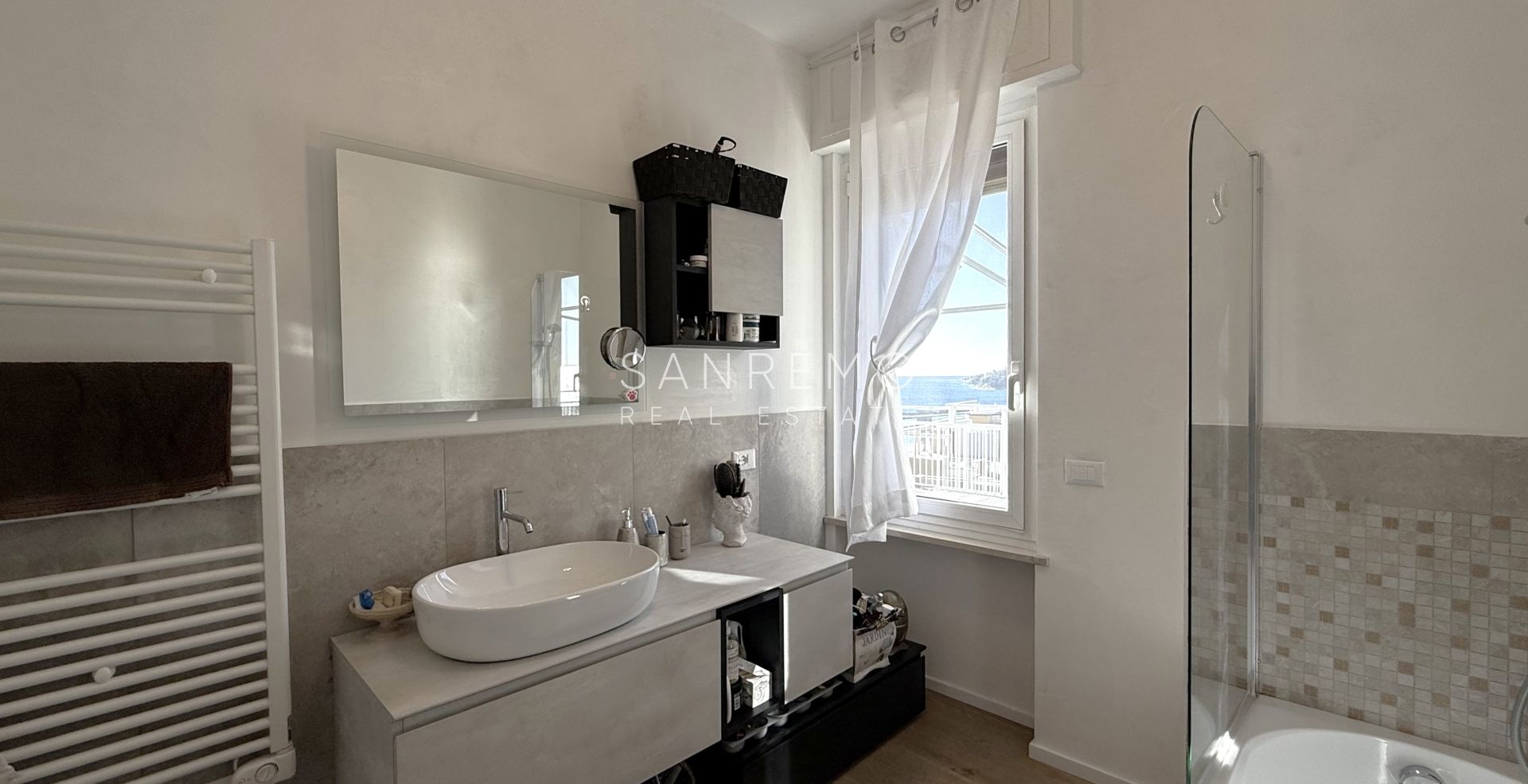 Attico con magnifica vista mare in una delle zone più apprezzate della Riviera