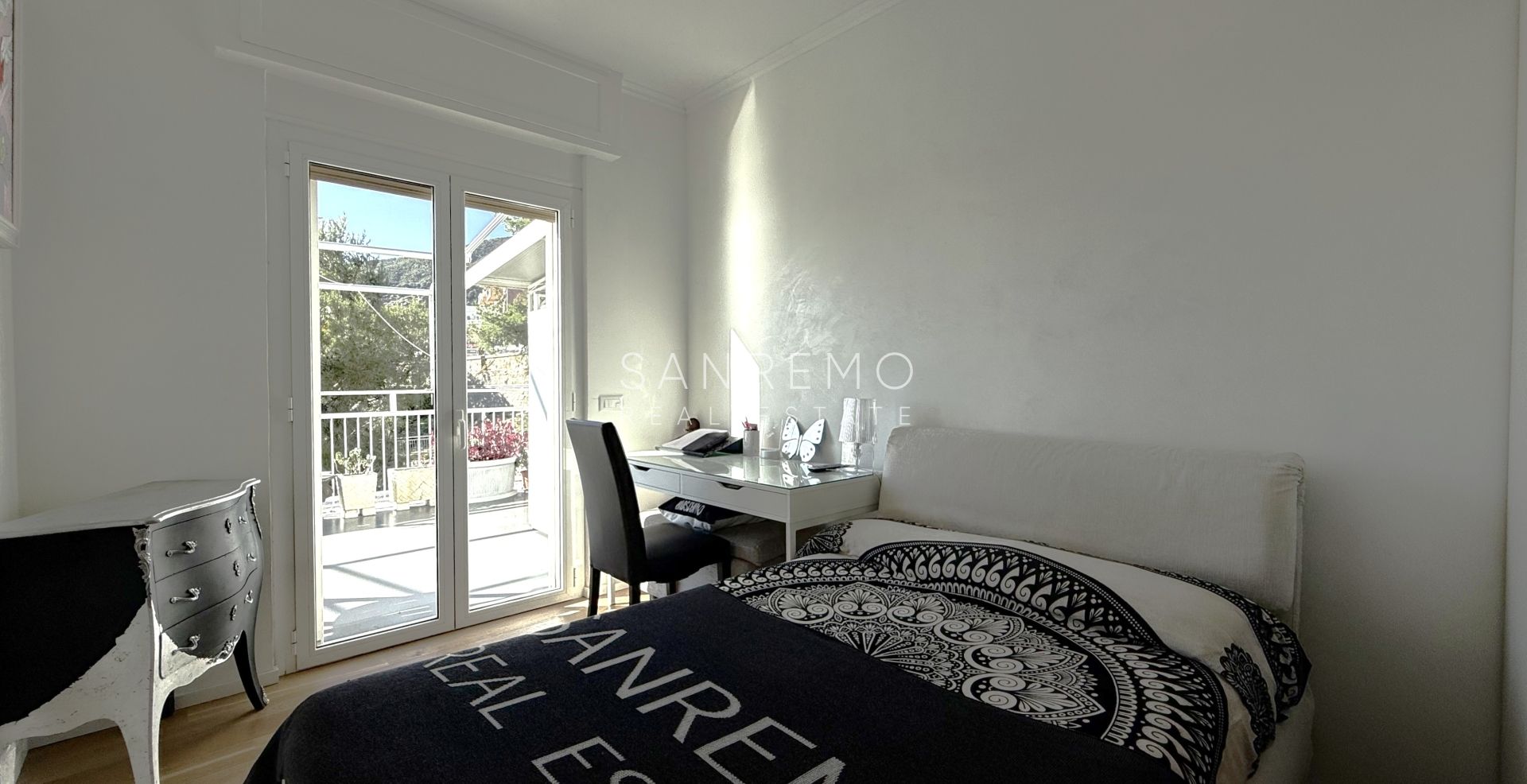 Attico con magnifica vista mare in una delle zone più apprezzate della Riviera