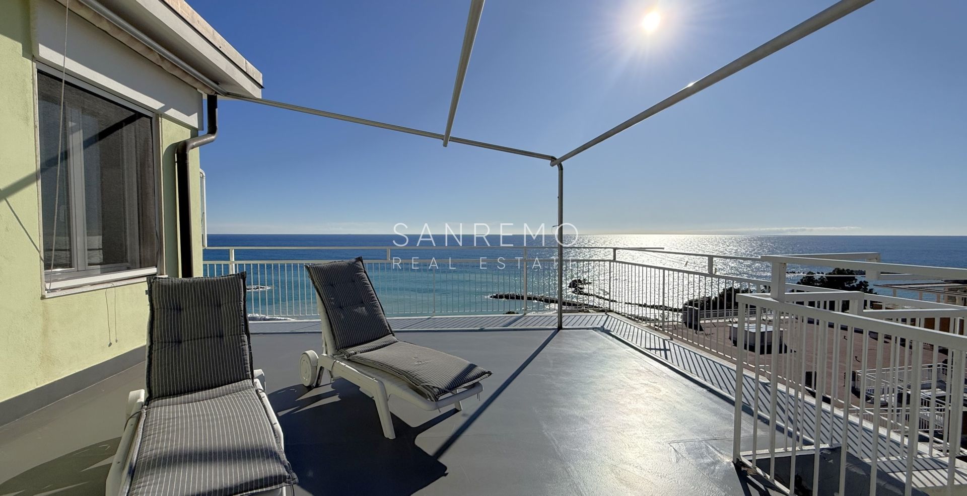 Attico con magnifica vista mare in una delle zone più apprezzate della Riviera