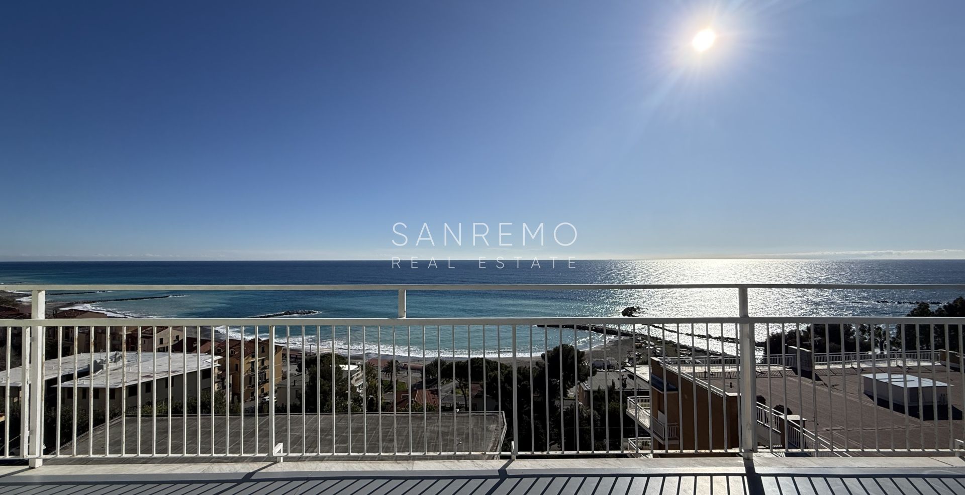 Attico con magnifica vista mare in una delle zone più apprezzate della Riviera