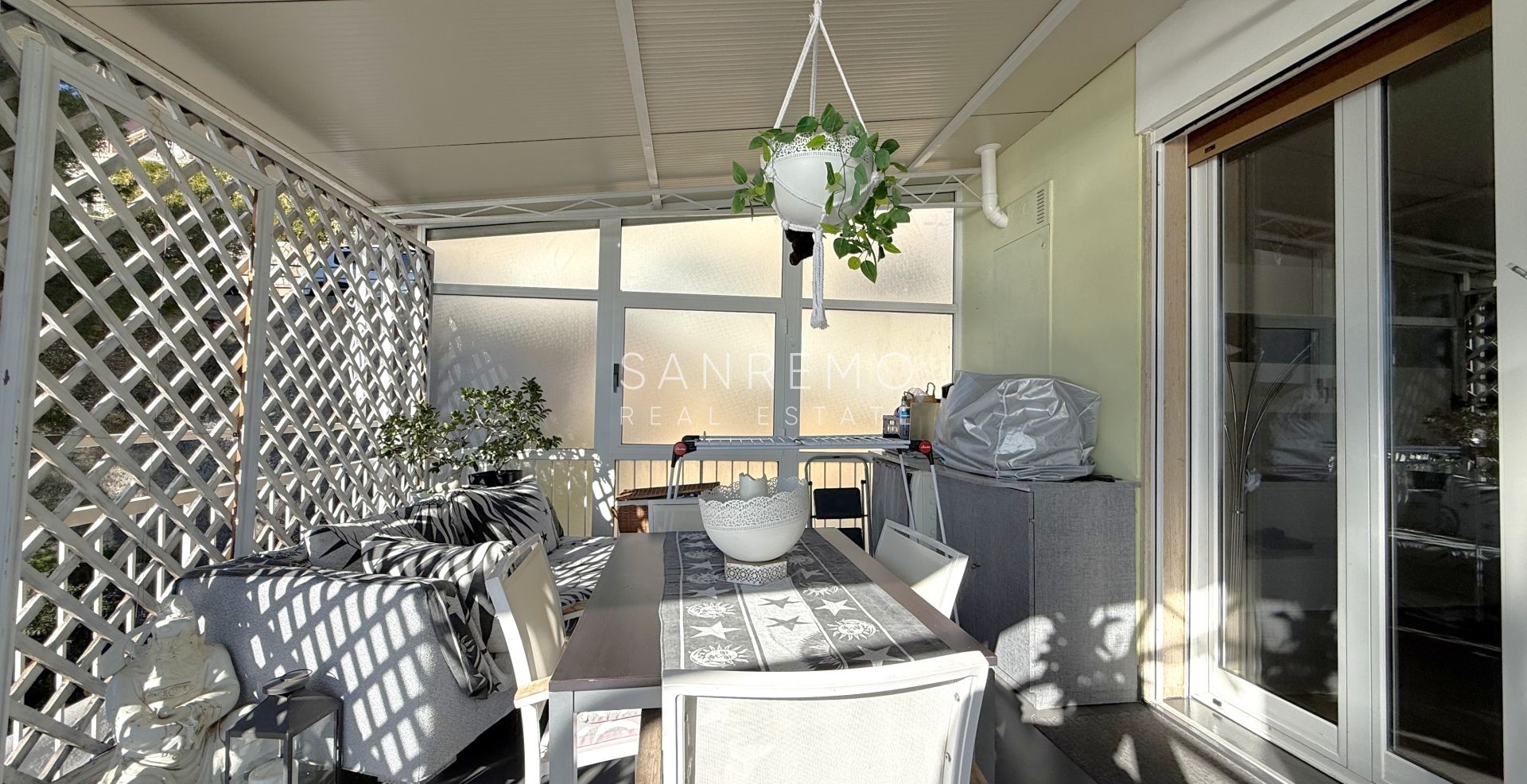 Attico con magnifica vista mare in una delle zone più apprezzate della Riviera