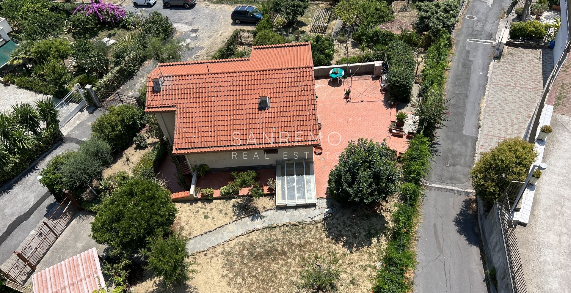 Casa indipendente con vista aperta nel verde in posizione tranquilla e silenziosa