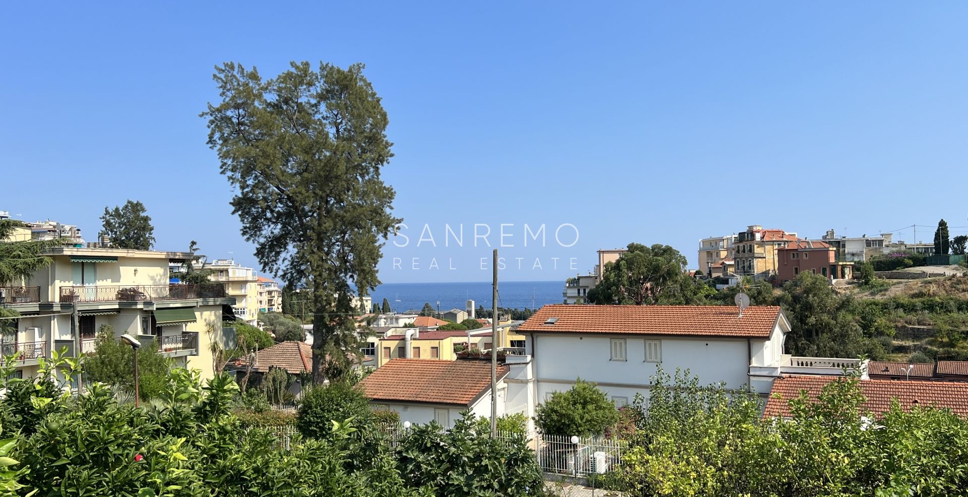 Casa indipendente con vista aperta nel verde in posizione tranquilla e silenziosa