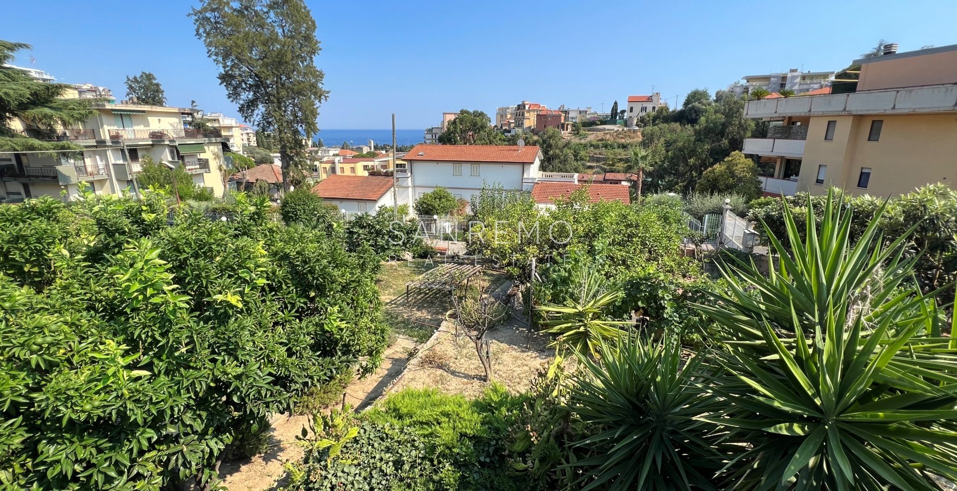 Casa indipendente con vista aperta nel verde in posizione tranquilla e silenziosa