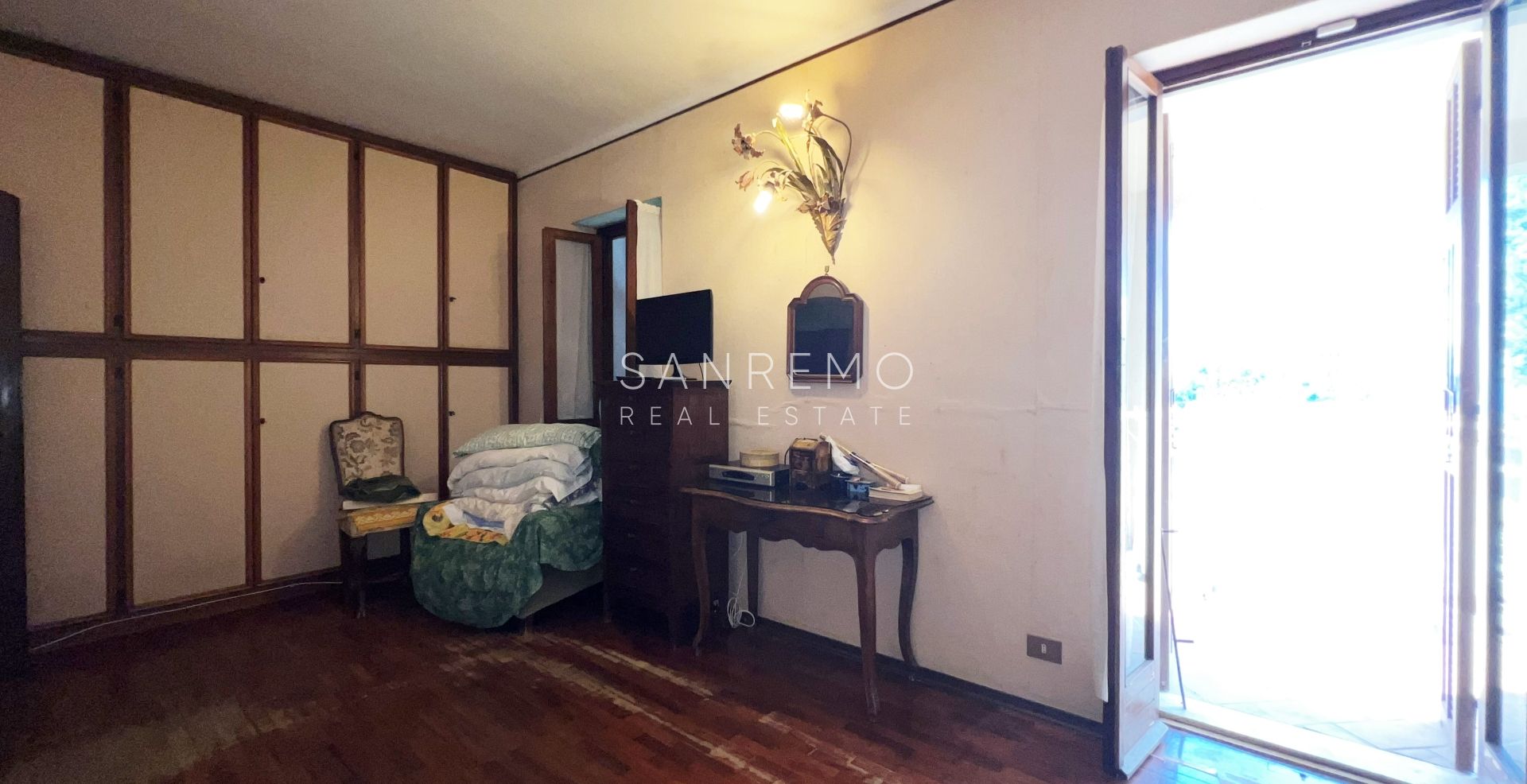 Casa indipendente con vista aperta nel verde in posizione tranquilla e silenziosa