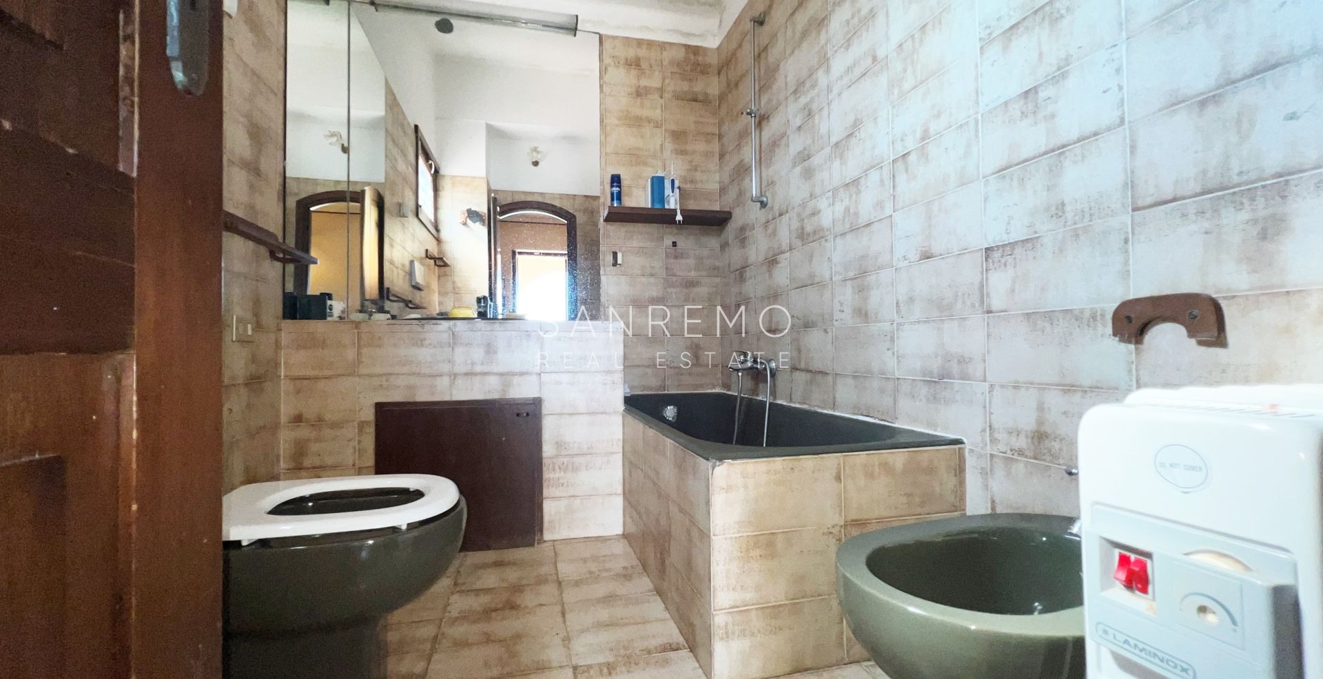 Casa indipendente con vista aperta nel verde in posizione tranquilla e silenziosa