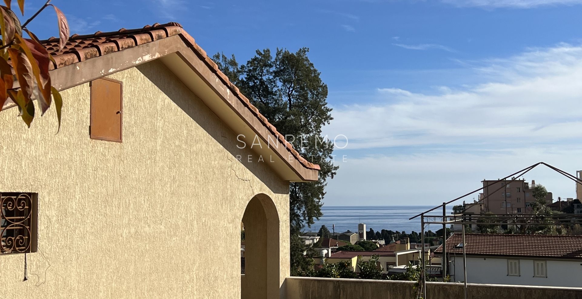 Casa indipendente con vista aperta nel verde in posizione tranquilla e silenziosa